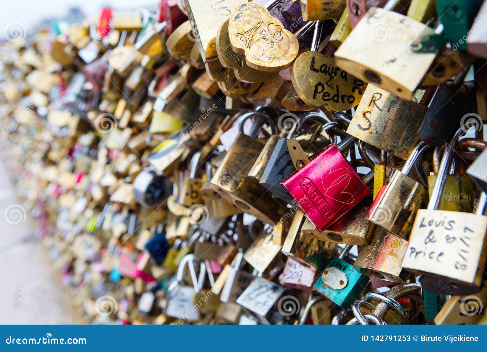 Love padlocks in Paris editorial stock photo. Image of loyalty 142791253