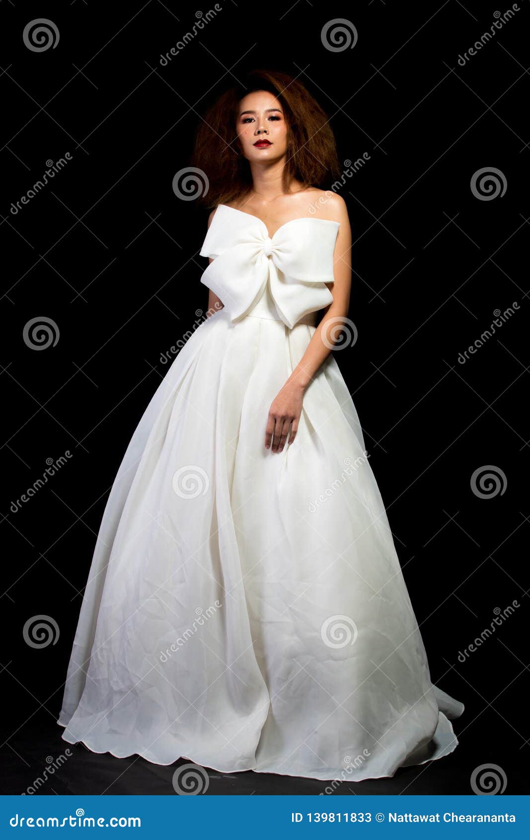 https://thumbs.dreamstime.com/z/lovely-asian-beautiful-woman-bride-white-wedding-lovely-asian-beautiful-woman-bride-white-wedding-gown-dress-lace-veil-139811833.jpg