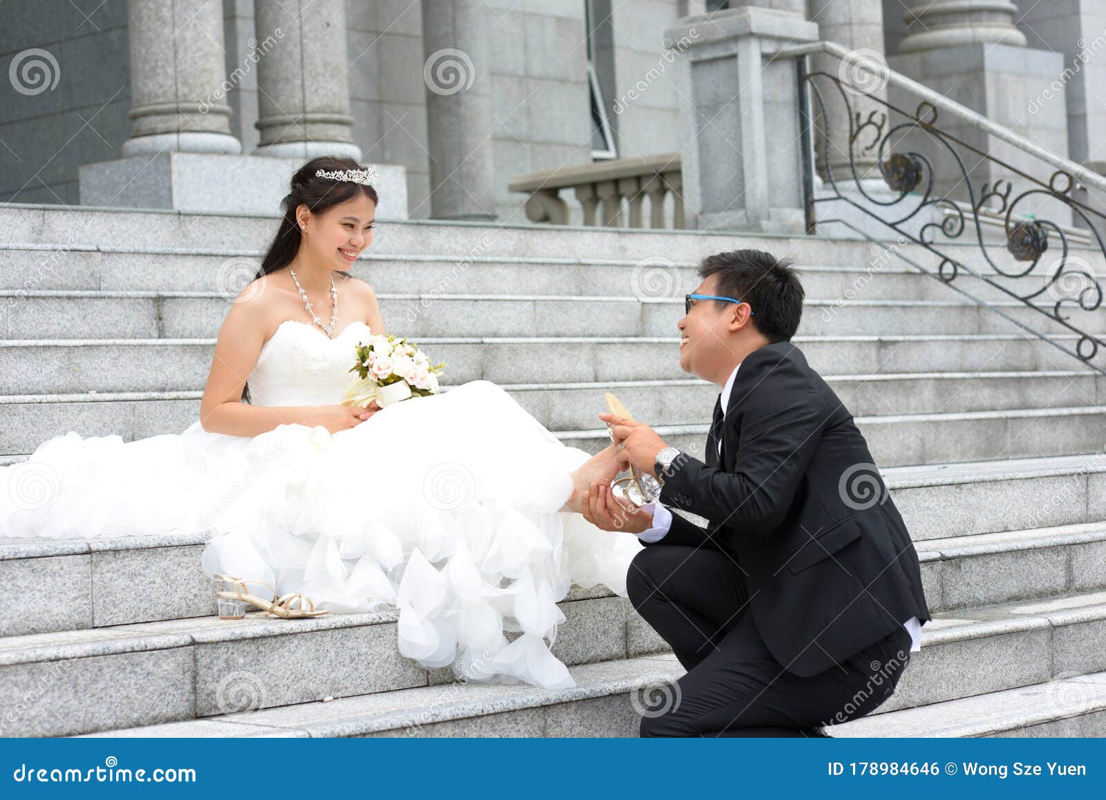 https://thumbs.dreamstime.com/z/lovely-asian-bride-groom-asian-groom-helping-his-bride-to-wear-shoe-178984646.jpg