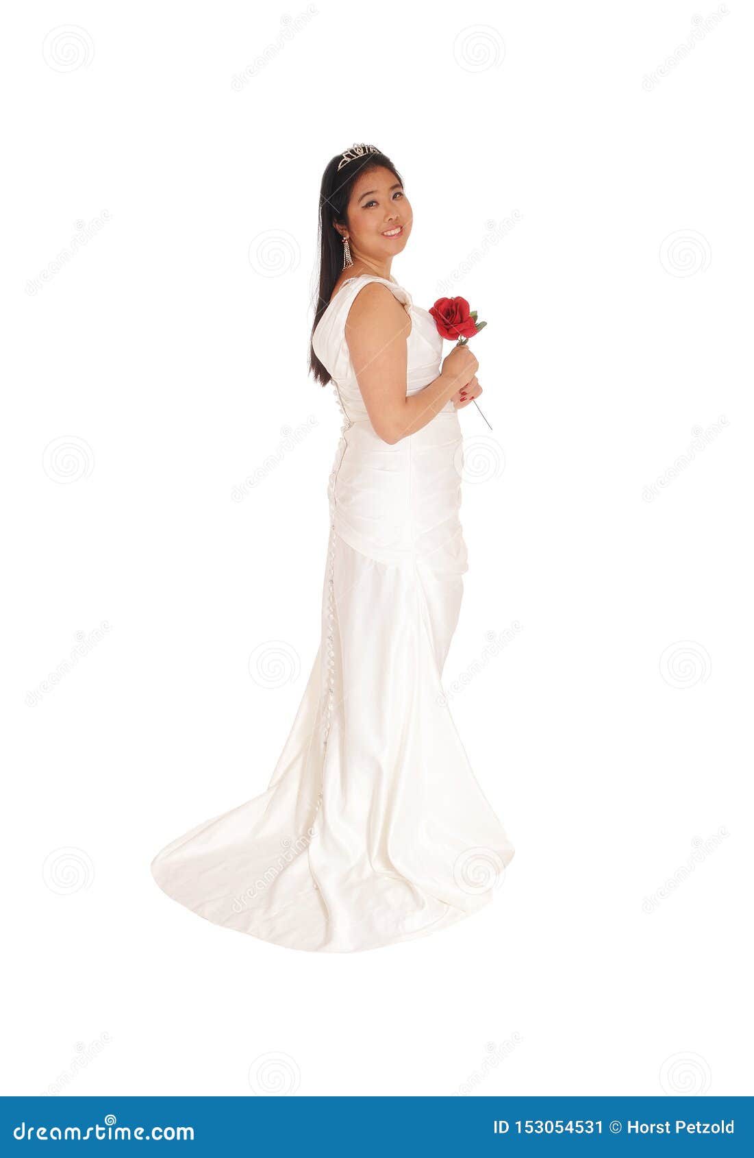 https://thumbs.dreamstime.com/z/lovely-bride-standing-white-gown-red-rose-beautiful-chinese-bride-holding-red-rose-standing-white-wedding-153054531.jpg