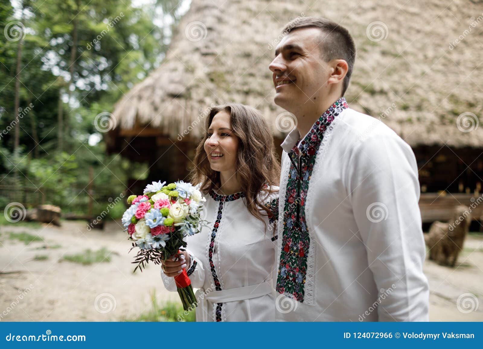 https://thumbs.dreamstime.com/z/lovely-couple-ukrainian-national-costumes-outdoors-ethnic-wedding-marriage-bride-groom-style-standing-bouquet-124072966.jpg