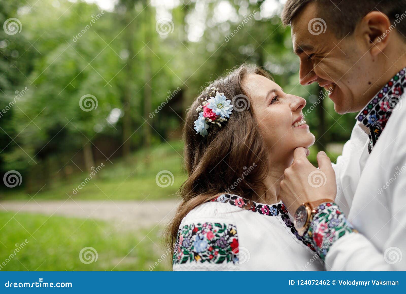 https://thumbs.dreamstime.com/z/lovely-couple-ukrainian-national-costumes-outdoors-ethnic-wedding-national-costumes-ukrainian-marriage-bride-groom-124072462.jpg