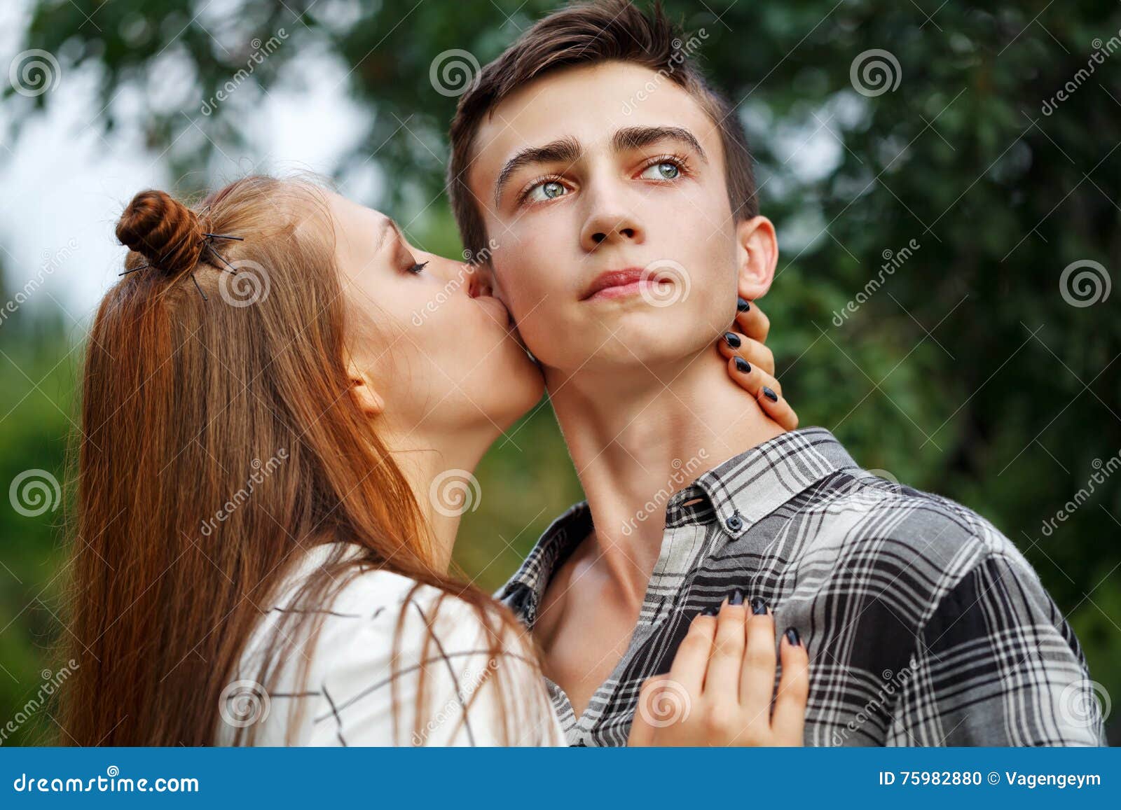 Naked Teen Girls Kissing Guys