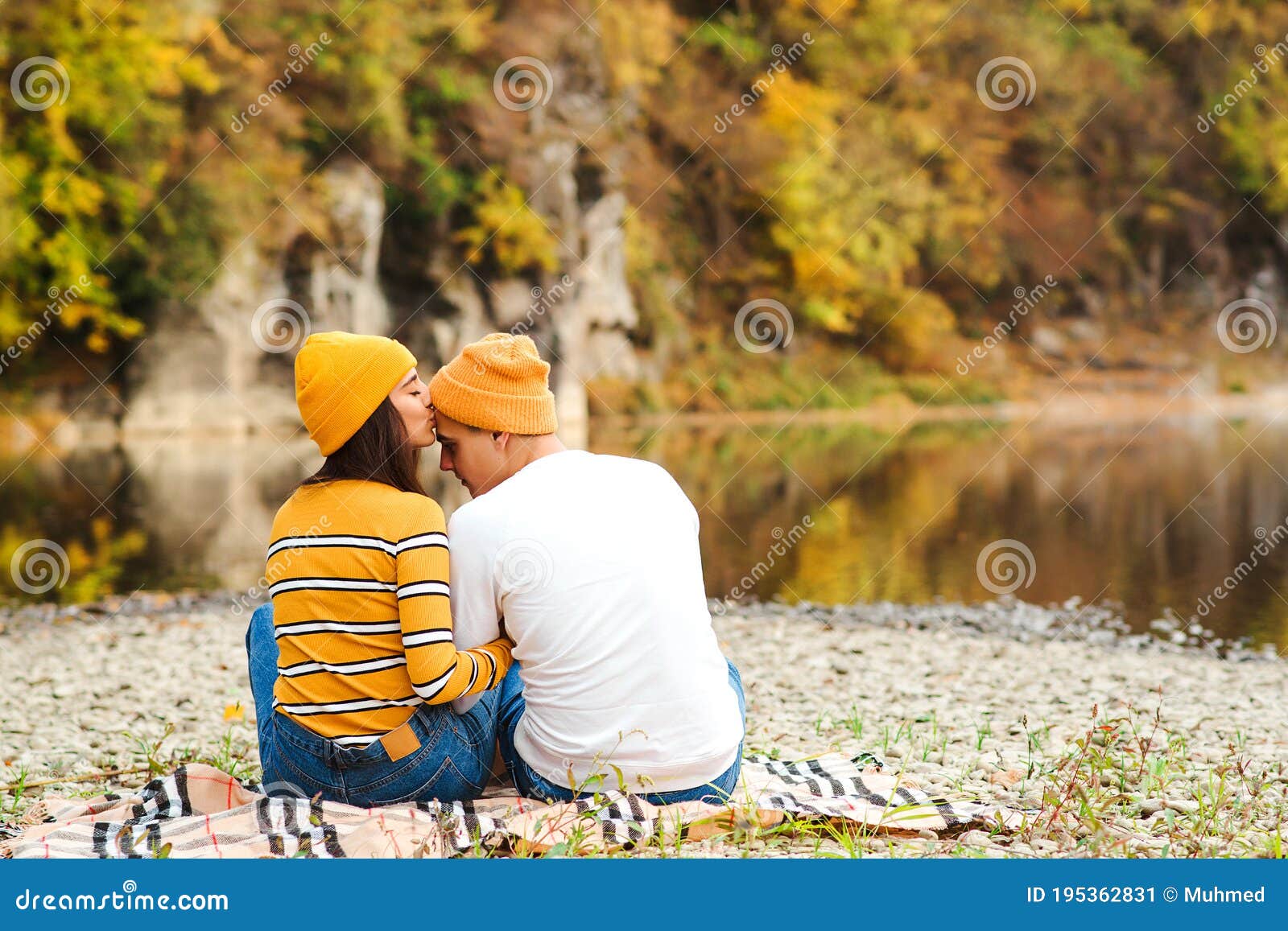 https://thumbs.dreamstime.com/z/loving-couple-walking-nature-autumn-mood-happy-man-woman-hugging-kissing-autumn-love-fashionable-couple-outdoors-195362831.jpg