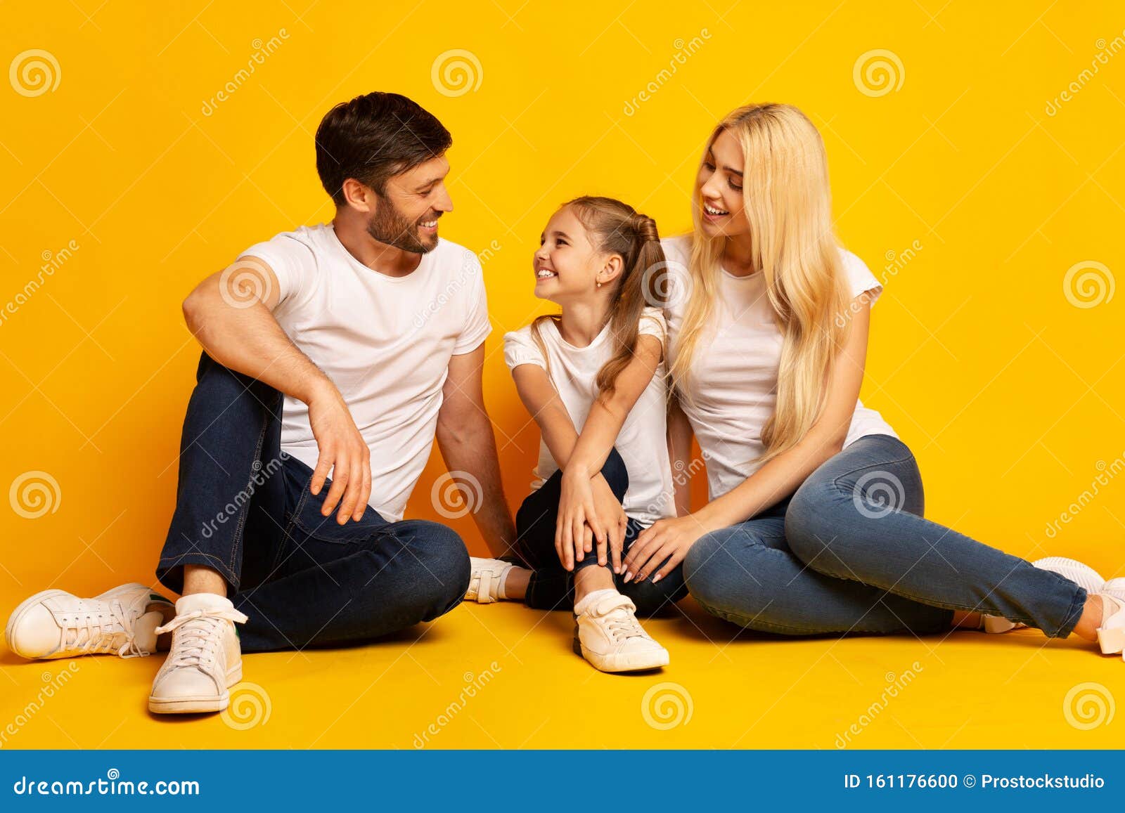 122,843 Family Studio Background Stock Photos - Free & Royalty-Free Stock  Photos from Dreamstime