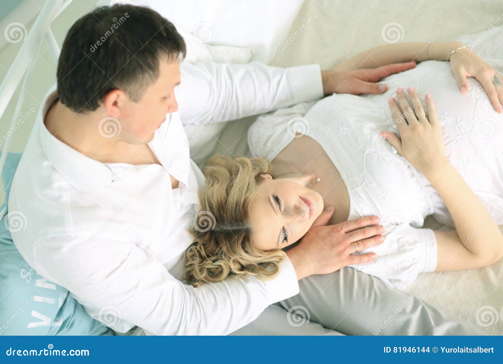 Loving Husband And His Pregnant Wife On The iBedi Stock Loving Husband And His Pregnant Wife On The iBedi Stock