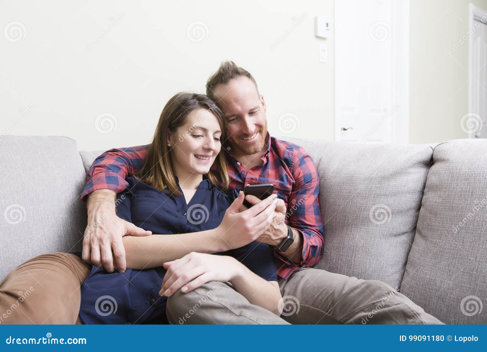 couch having young seks couple Amateur