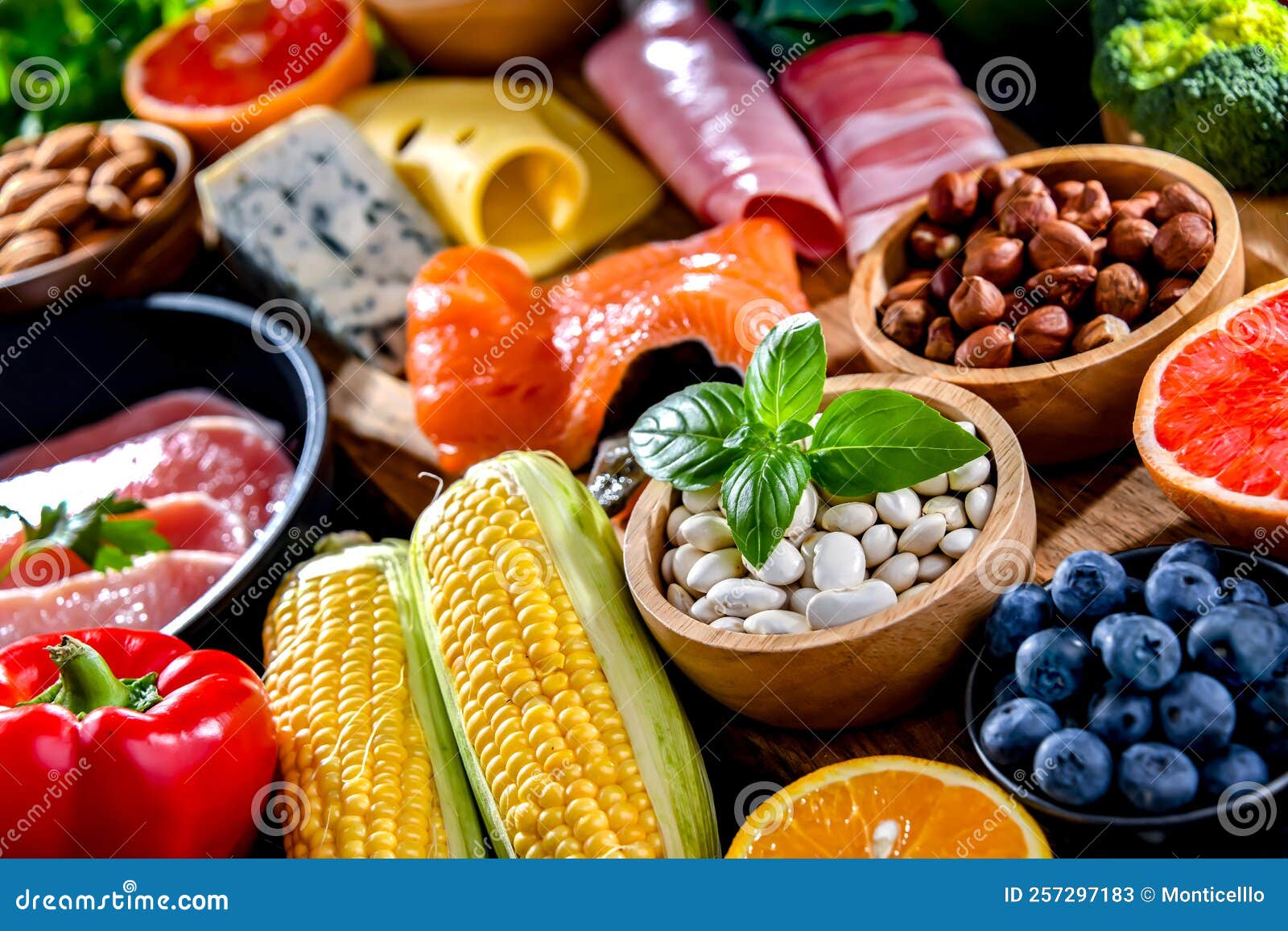 High Protein Cookbook: 120+ Easy Low Carb Recipes with 32g+ Protein Per ...