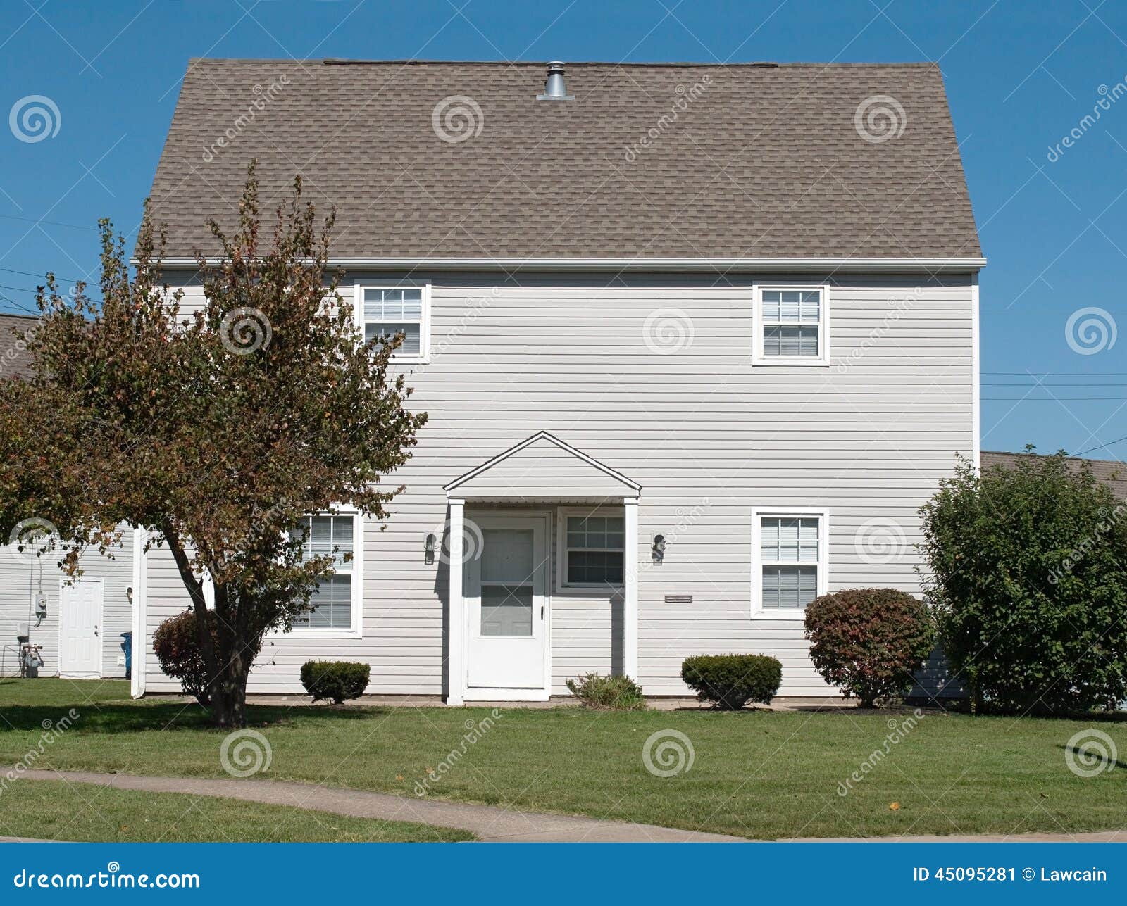 Low Housing stock image. Image of dwelling, grass 45095281