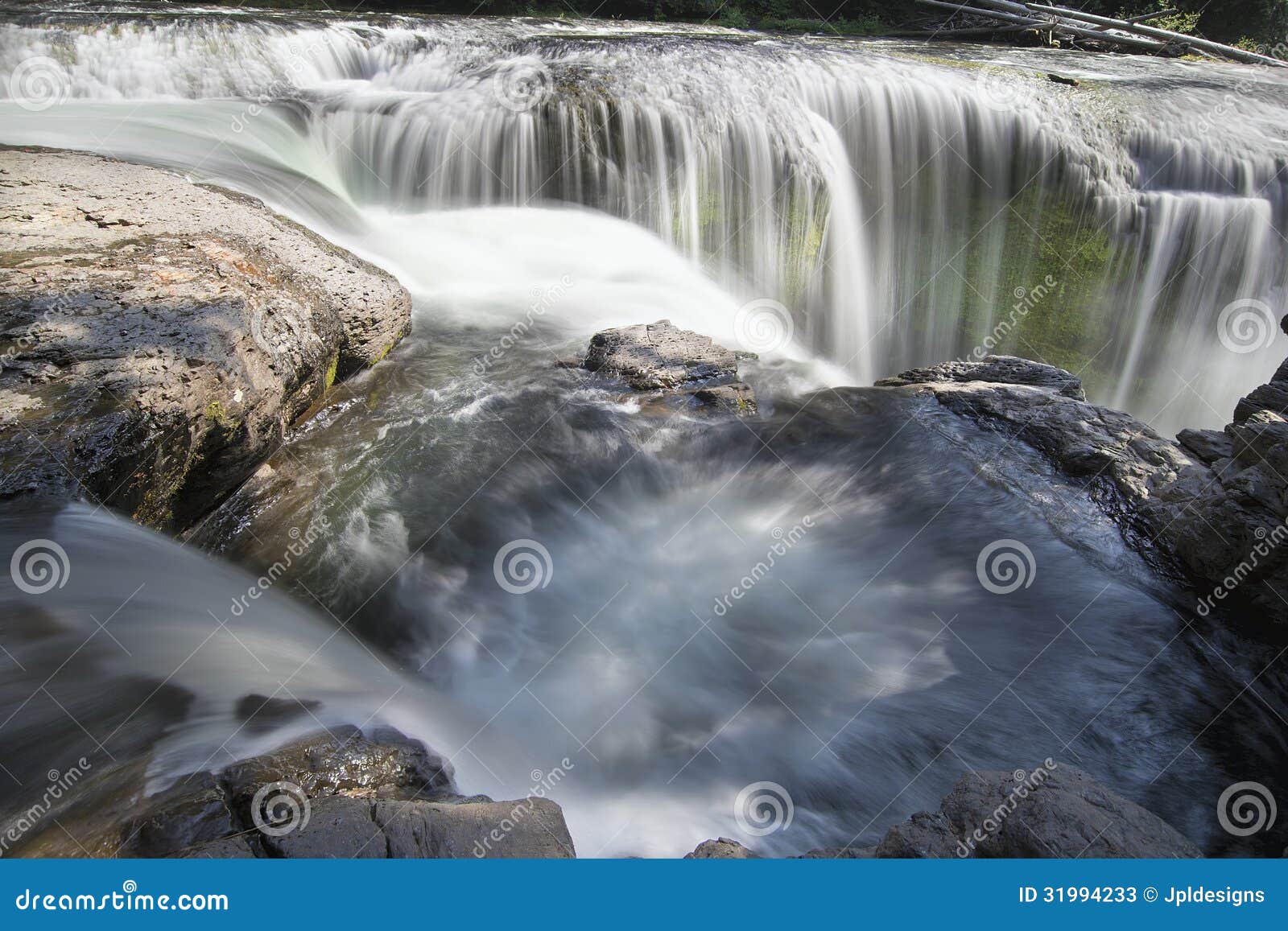 lower lewis river falls closeup