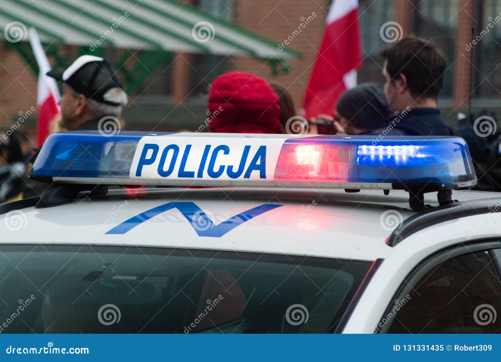 Luces Del Coche De Policja Policja Es La Palabra Polaca Para La Policía  Imagen editorial - Imagen de pulimento, muestra: 131331435