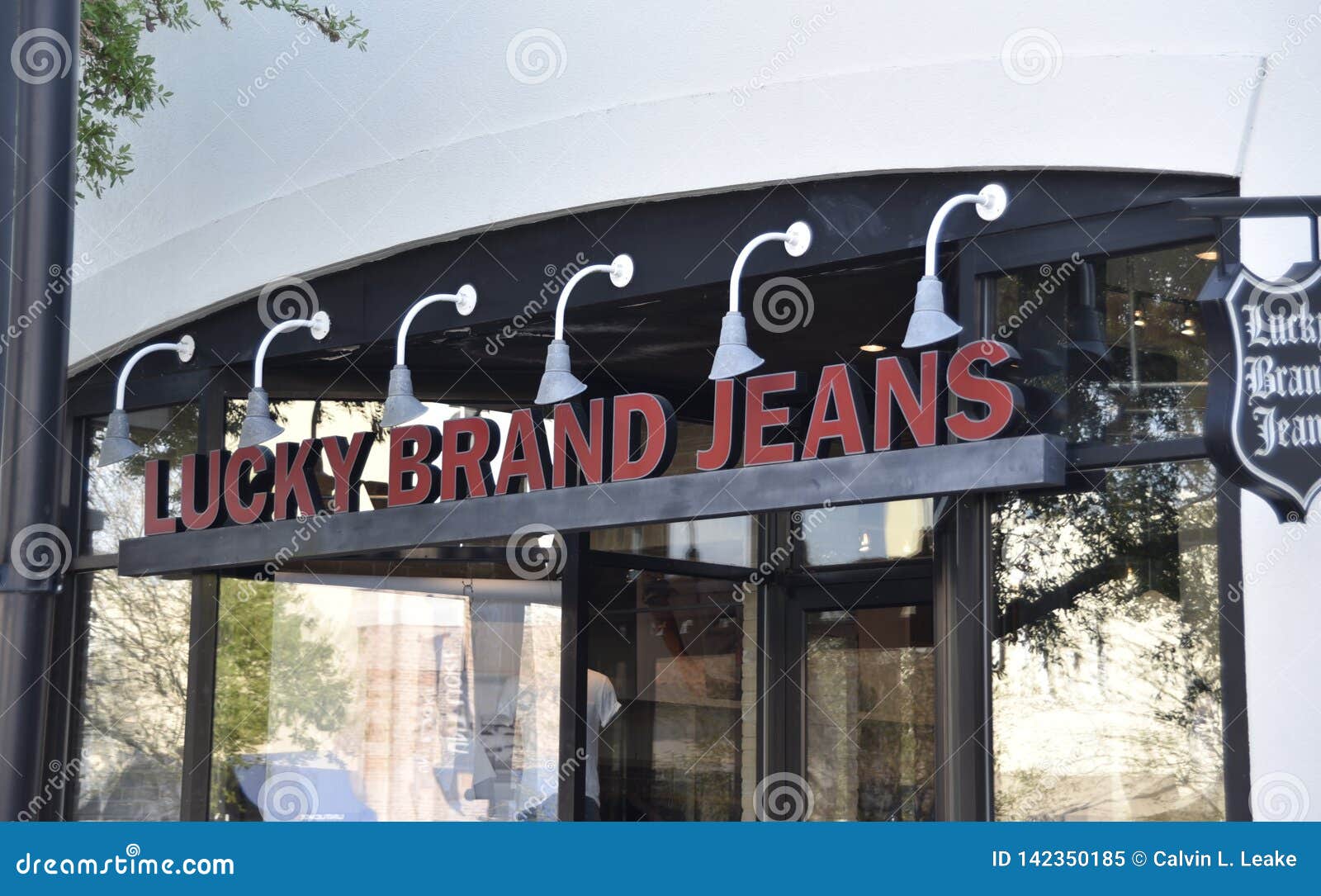 Lucky Brand Jeans editorial image. Image of department - 142350185