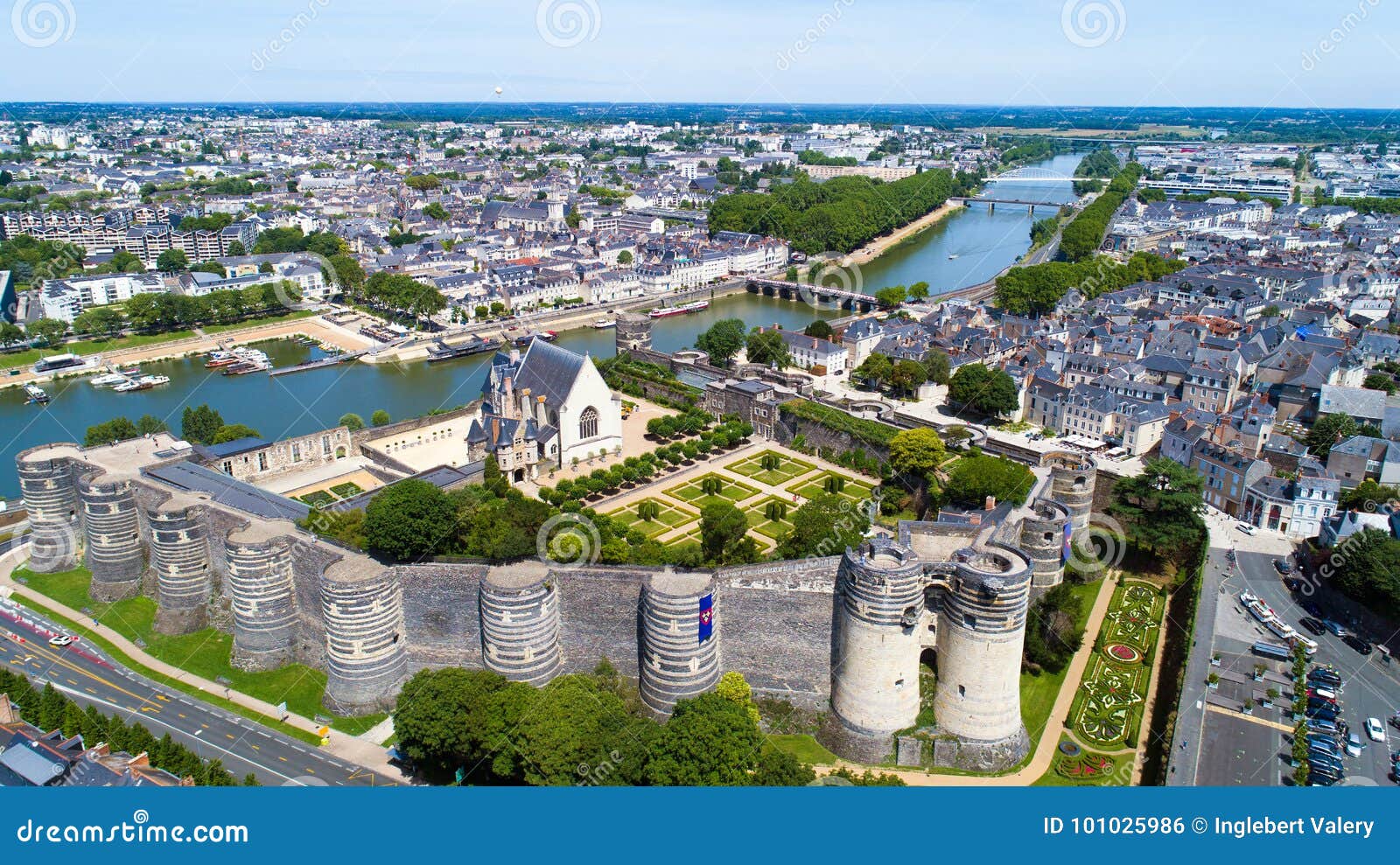 Luftfoto des Angers Stadtschlosses. Vogelperspektive des Schlosses des ` Anjou Ducs d verärgert herein Stadtzentrum, Maine und die Loire