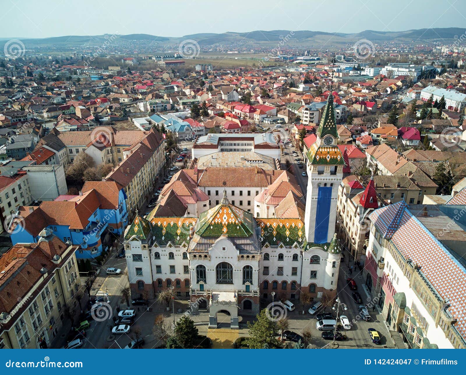 Luftschuß des Stadt-Rathauses Targu Mures in der alten Stadt rum?nien