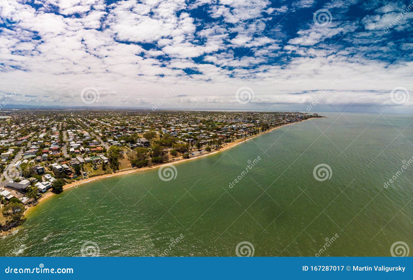 Lufttrockensicht Auf Suttons Beach, Redcliffe, Australien Stockbild ...