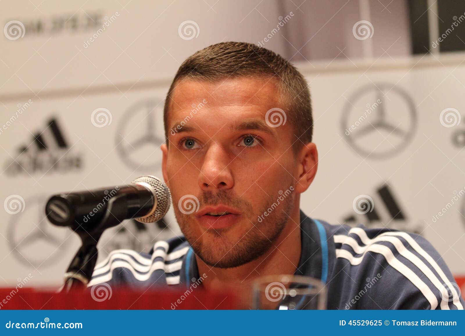 Lukas Podolski imagem editorial. Imagem de arsenal, vencedor - 45529625, image size:1600x1157