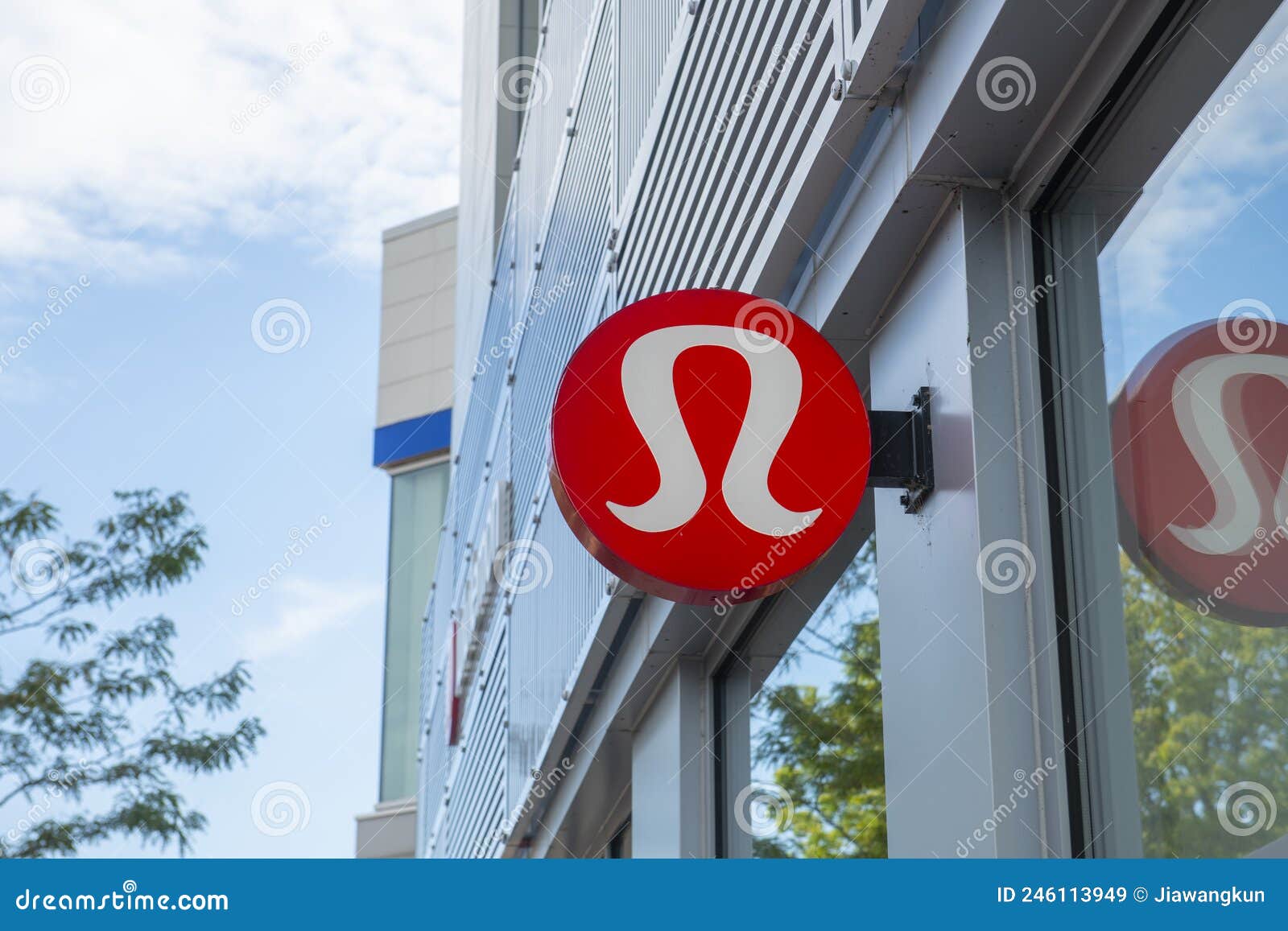 Lululemon (Green Hills)