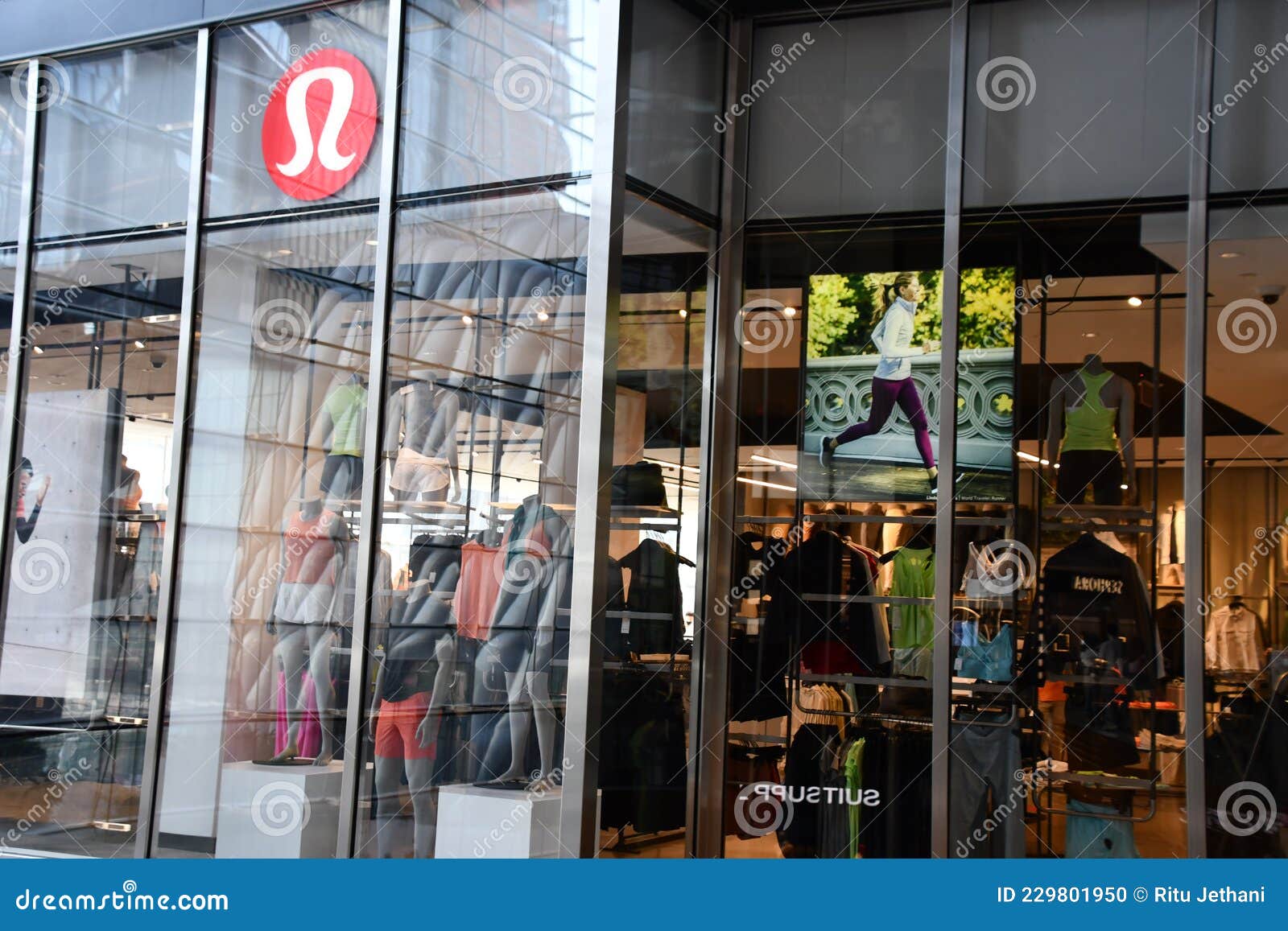 Lululemon Store at the Shops and Restaurants at Hudson Yards in Manhattan,  New York City Editorial Image - Image of density, chelsea: 229801950