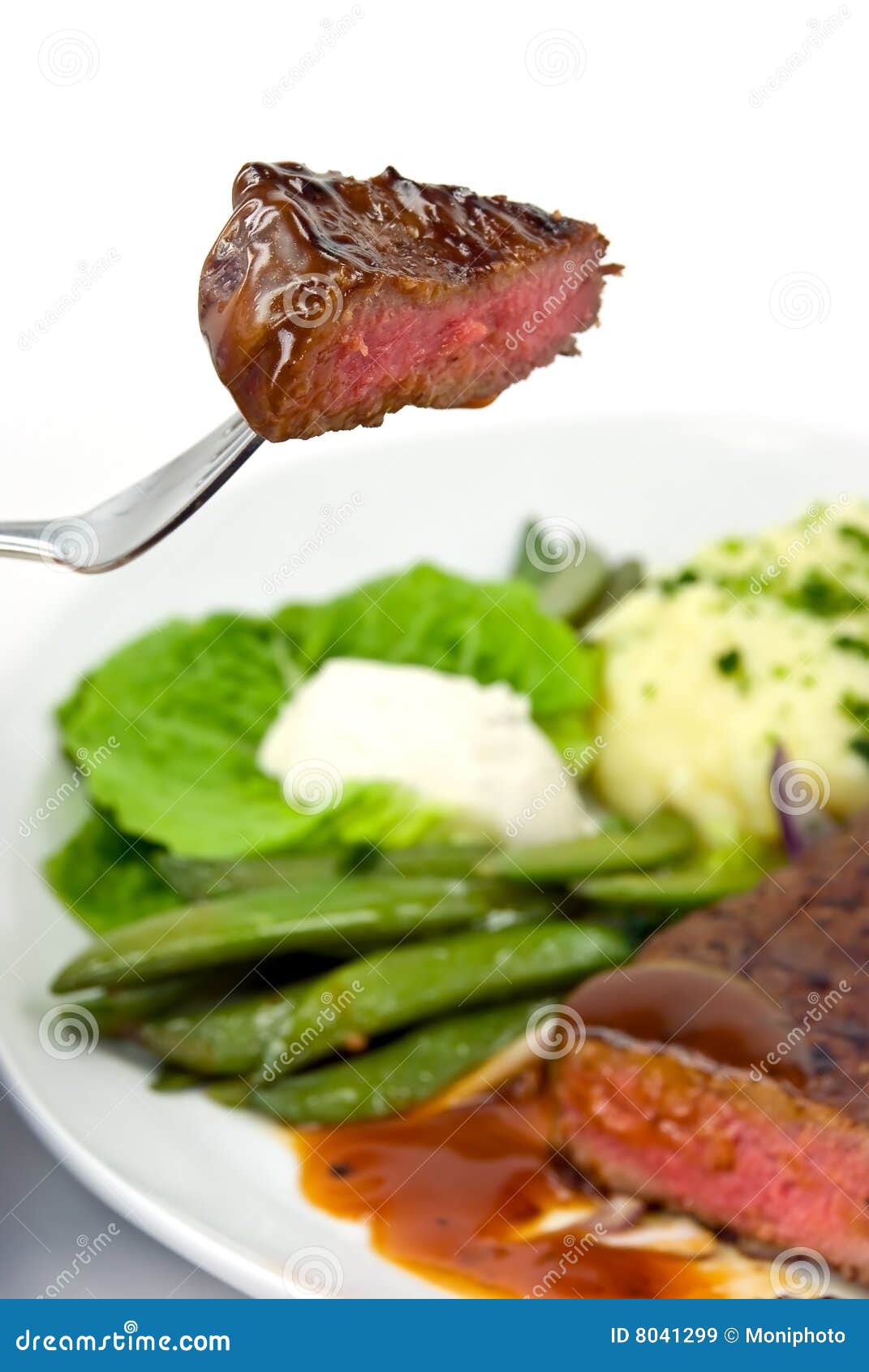 lump of roast beef with green beans