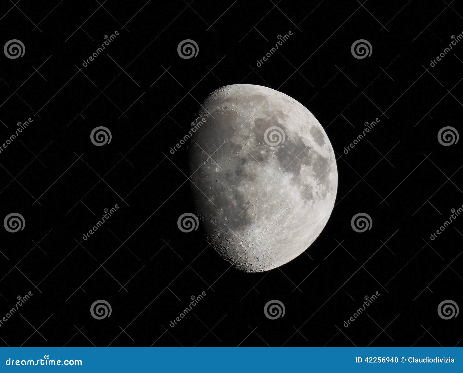 Luna gibosa foto de archivo. Imagen de cielo, cuarto - 42256940