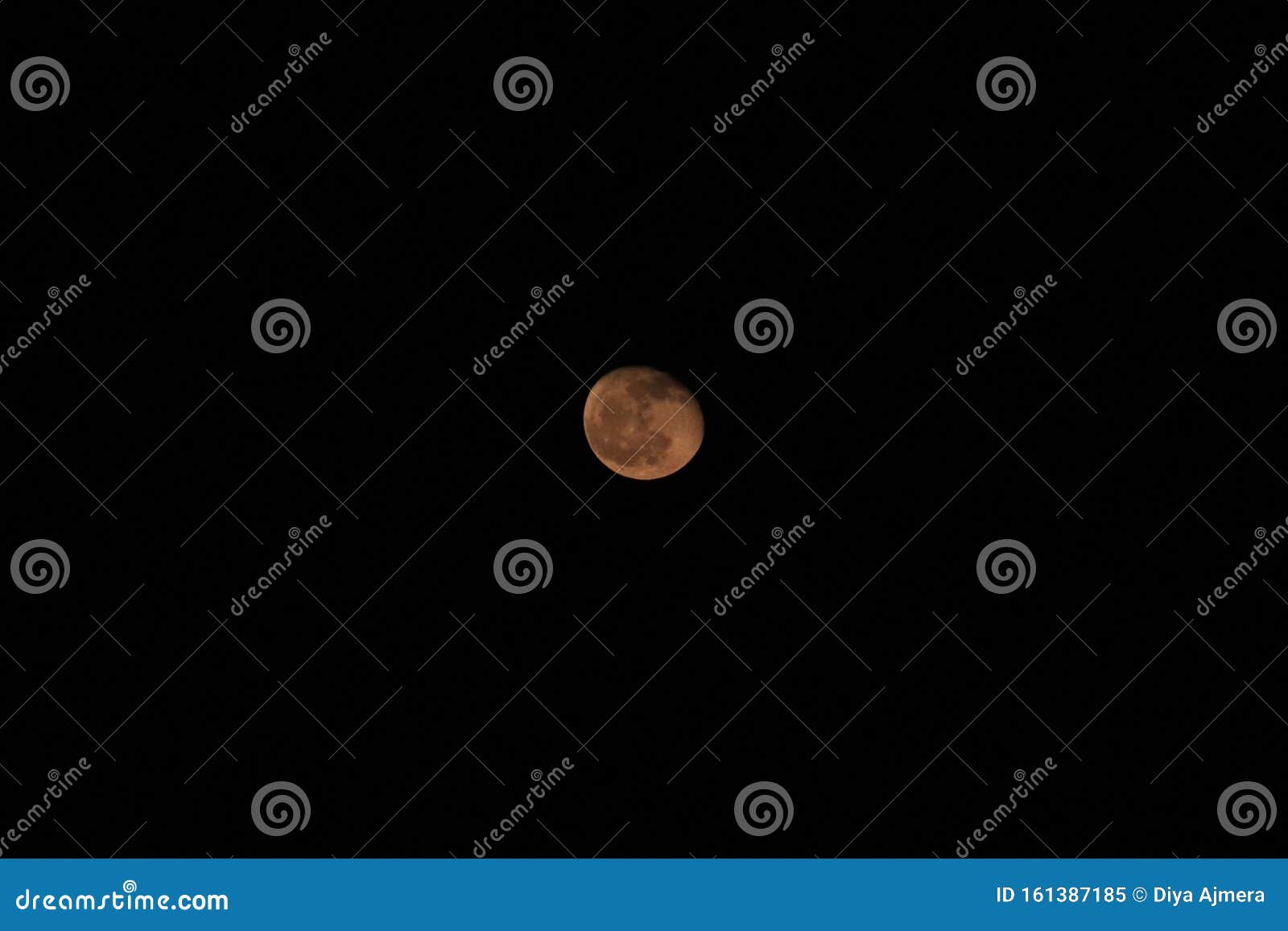 Luna naranja brillante imagen de archivo. Imagen de anaranjado - 161387185