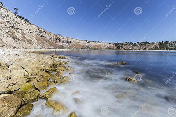 lunada-bay-with-motion-blur-water-in-palos-verdes-estates-california