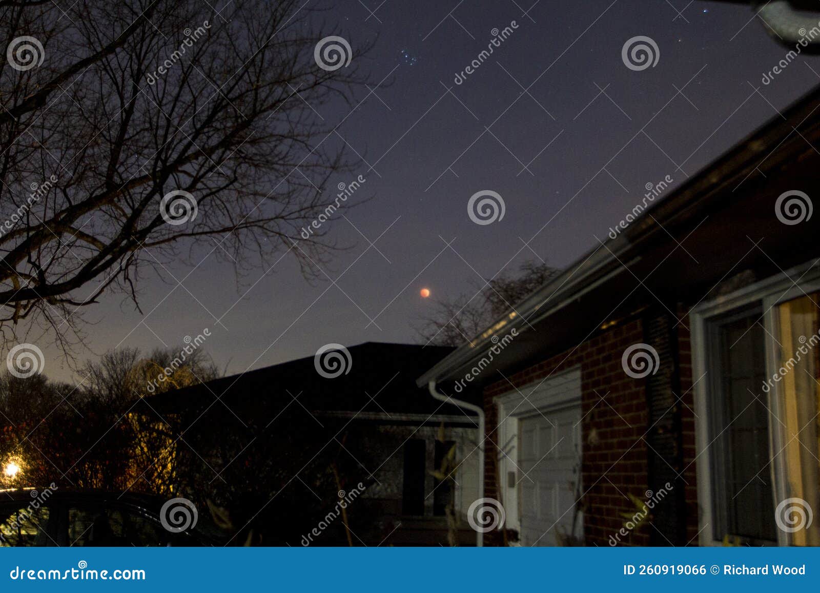 view-of-anlunar-eclipse-november-8-2022-columbus-ohio-stock-photo