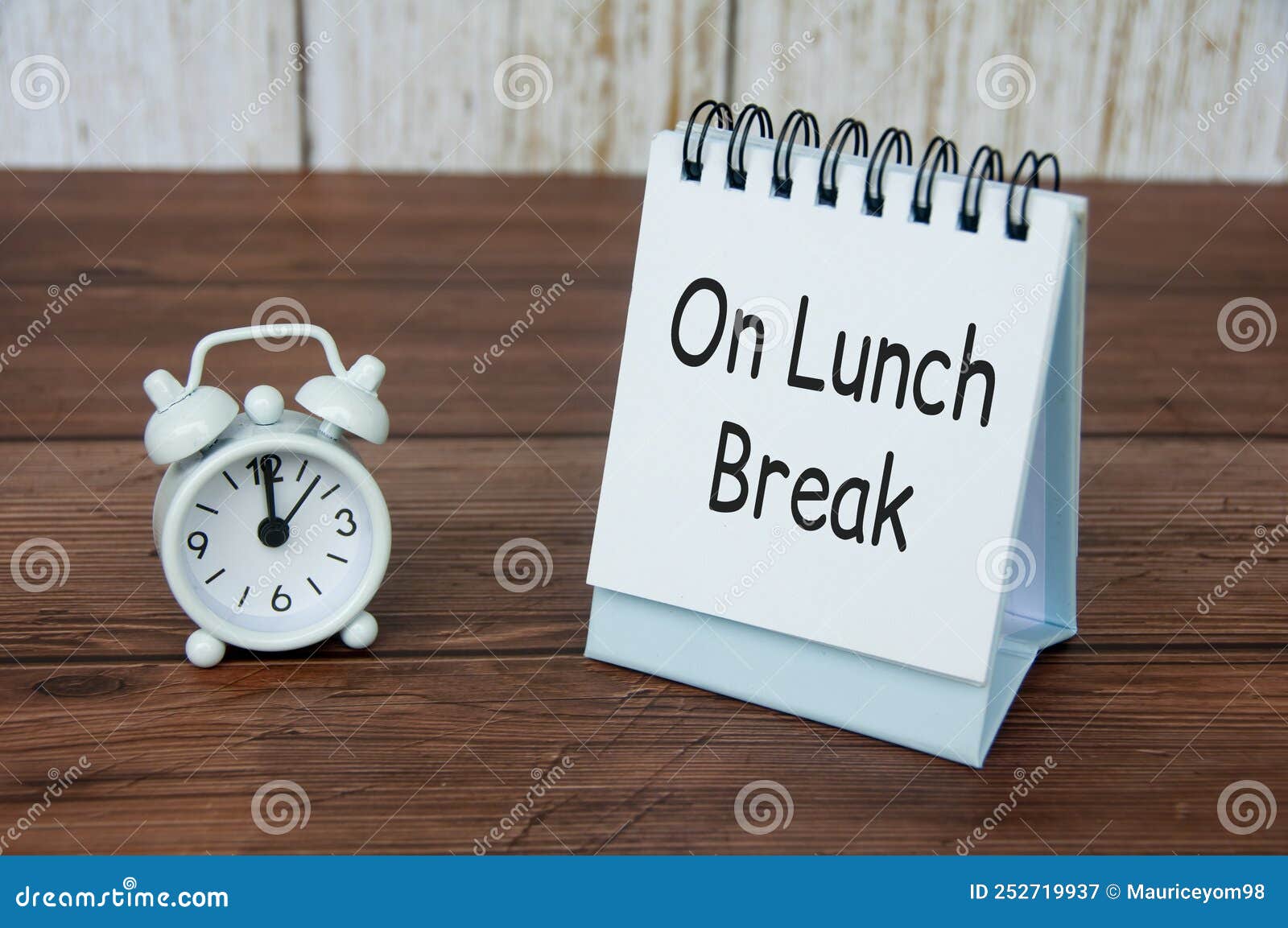 12 pm hi-res stock photography and images - Alamy