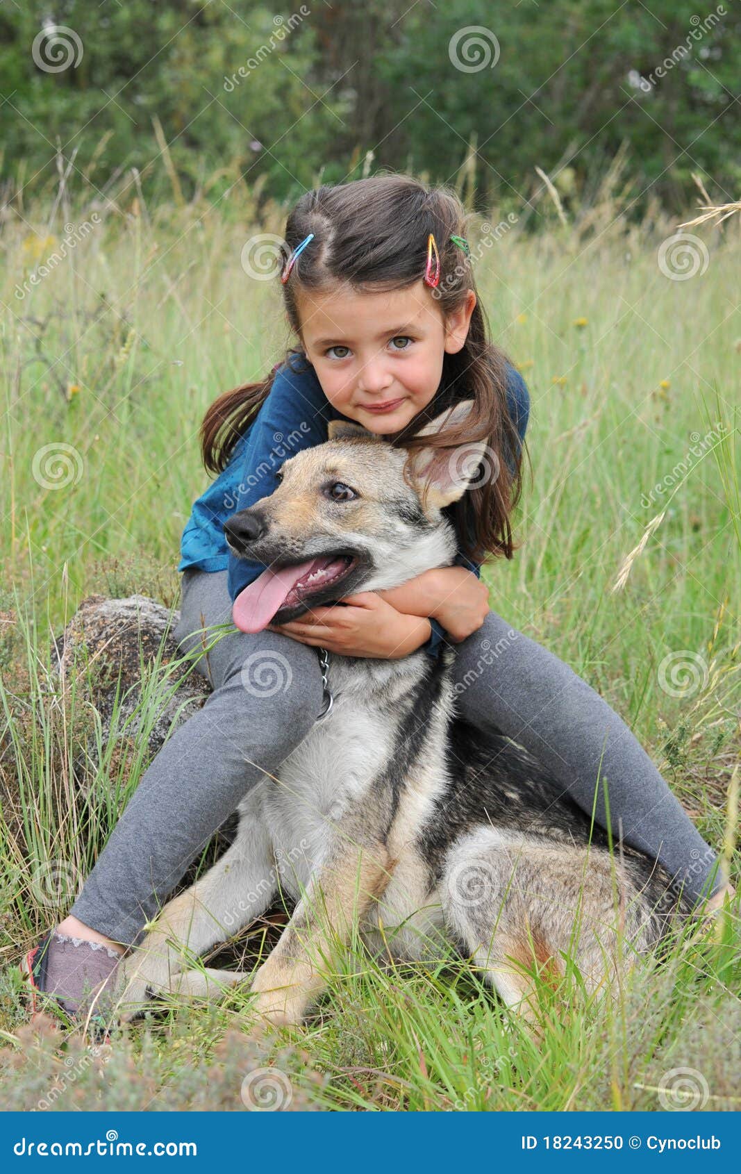 Lupo Del Bambino E Del Bambino Fotografia Stock - Immagine di prato,  ragazze: 18243250