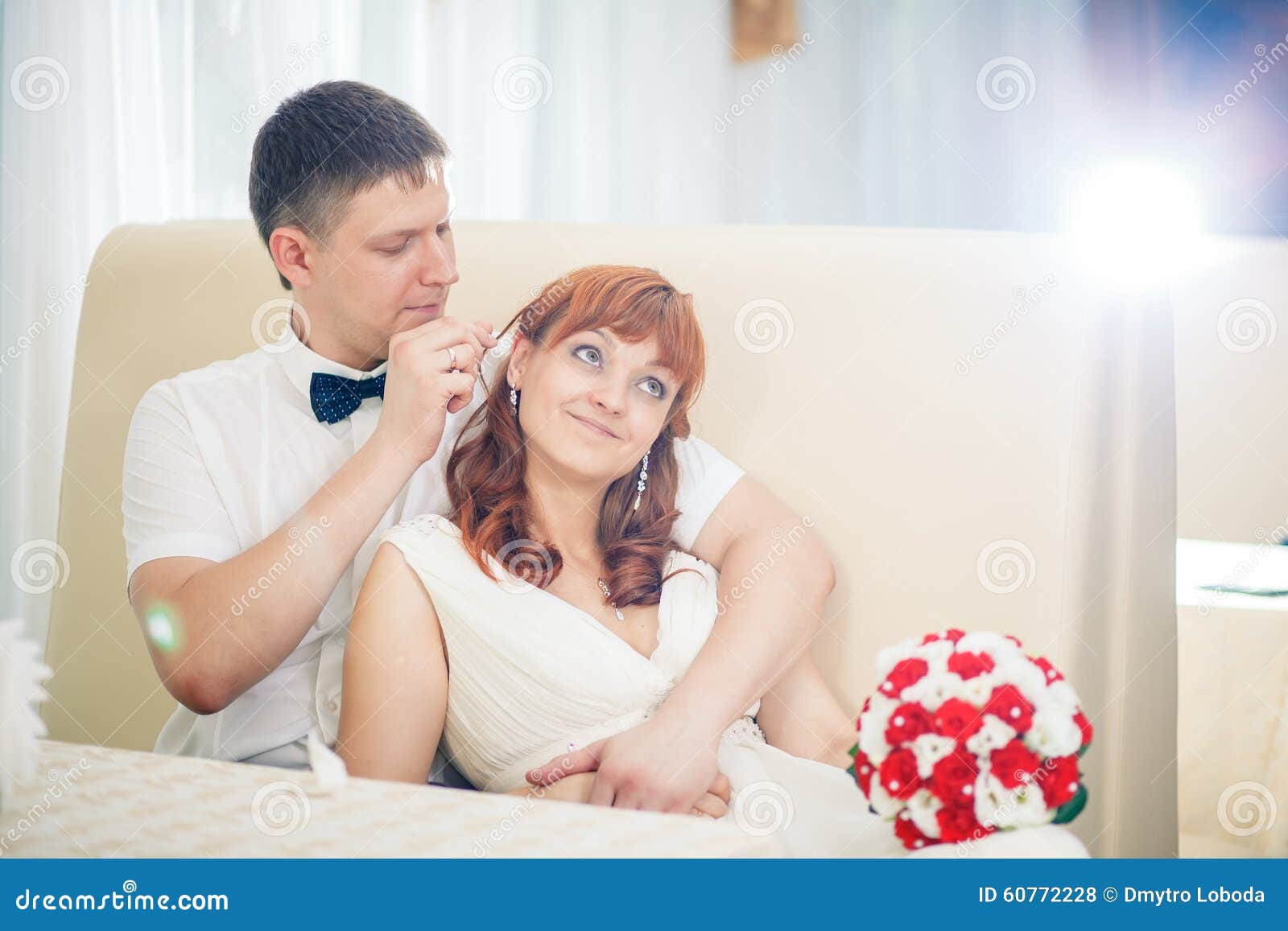 Lustige Braut Und Brautigam Stockfoto Bild Von Brautigam Lustige