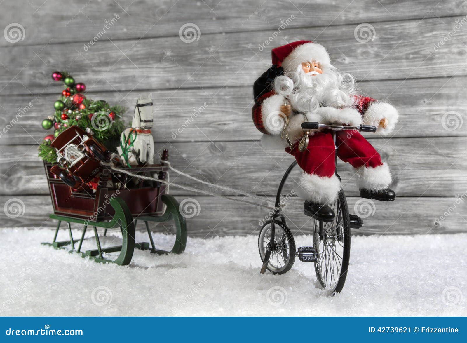 Lustige Weihnachtsgrusskarte Mit Sankt Auf Einem Fahrrad Das Ein Sli Zieht Stockbild Bild Von Lustige Zieht 42739621