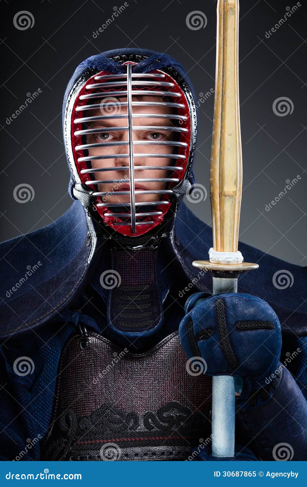 Lutador De Kendo Com Espada De Madeira Imagem de Stock - Imagem de homem,  lutador: 30687865, image size:1067x1690