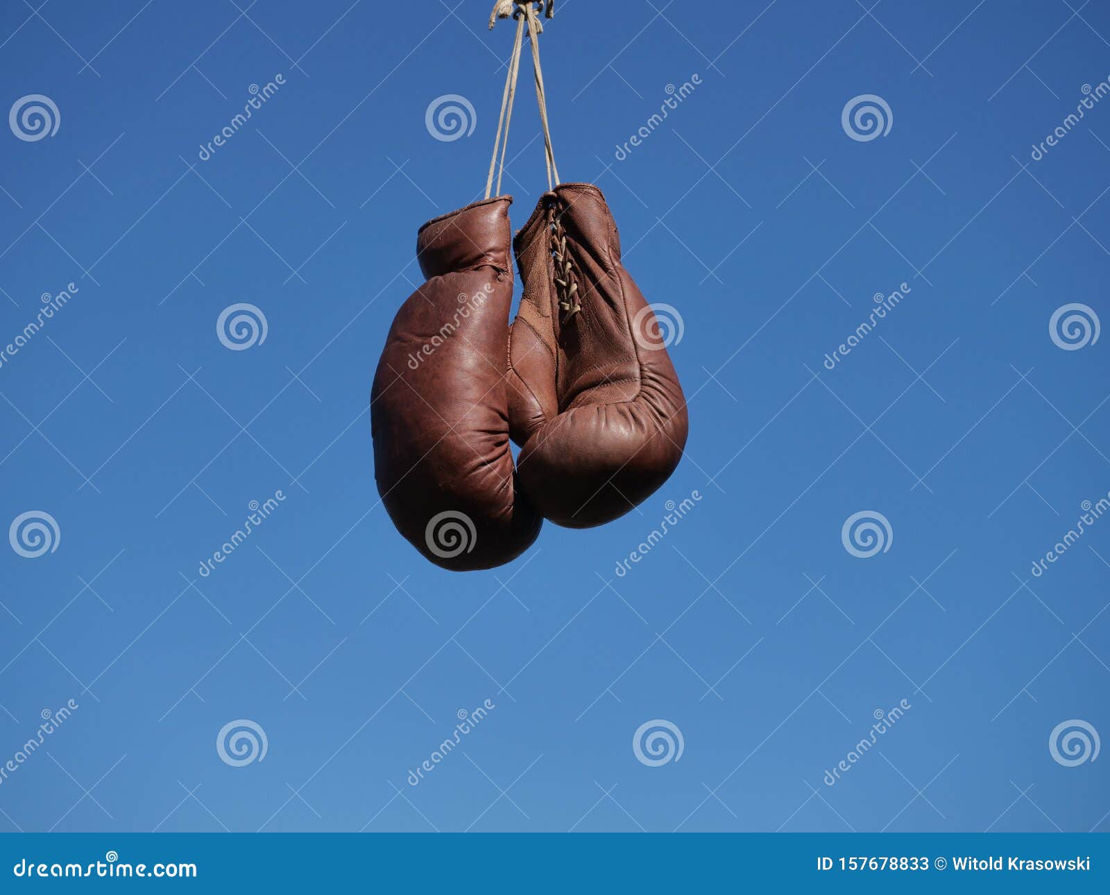 Luvas de boxe antigas imagem de stock. Imagem de luvas - 157678833, image size:1600x1290