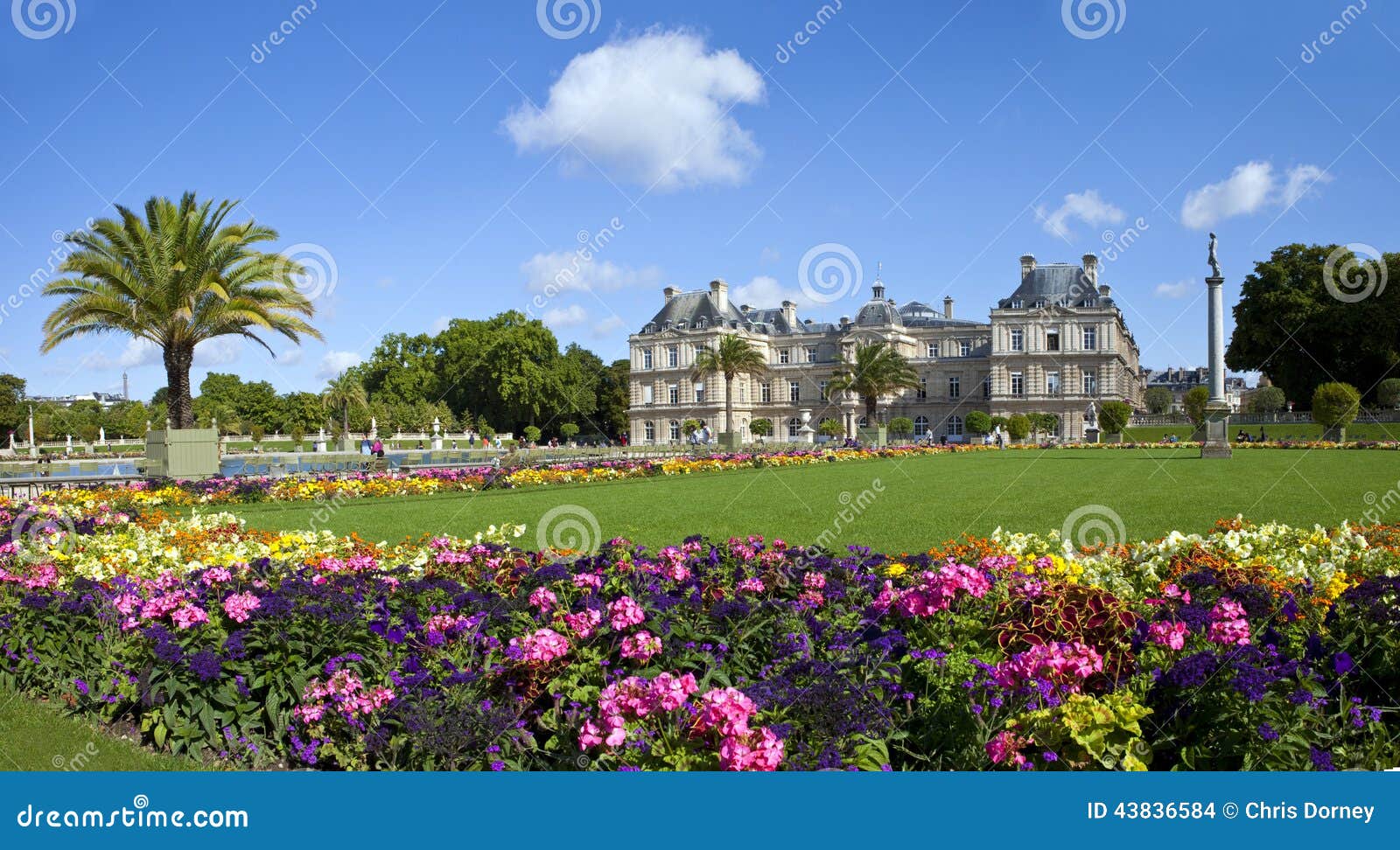 luxembourg palace in jardin du luxembourg in paris