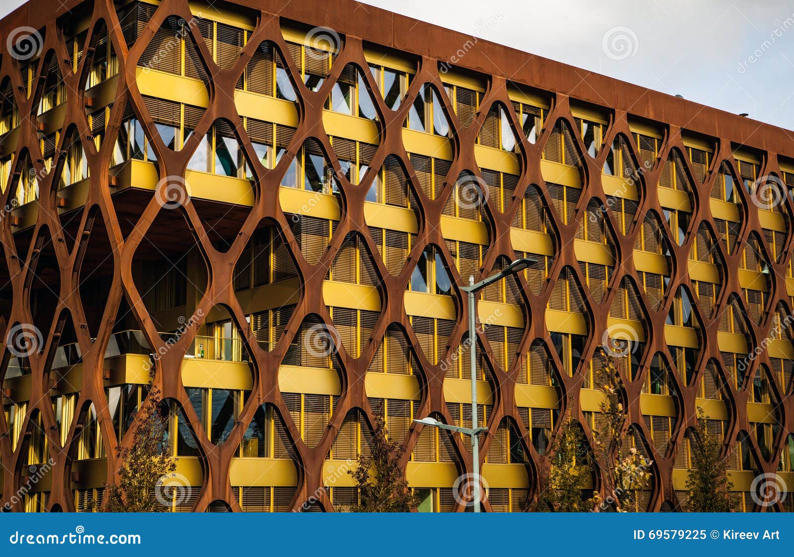 LUXEMBURGO - 30 DE OCTUBRE DE 2015: Arquitectura Moderna De Edificios  Europeos En Luxemburgo Imagen editorial - Imagen de edificio, cristal:  69579225, image size:1600x1124