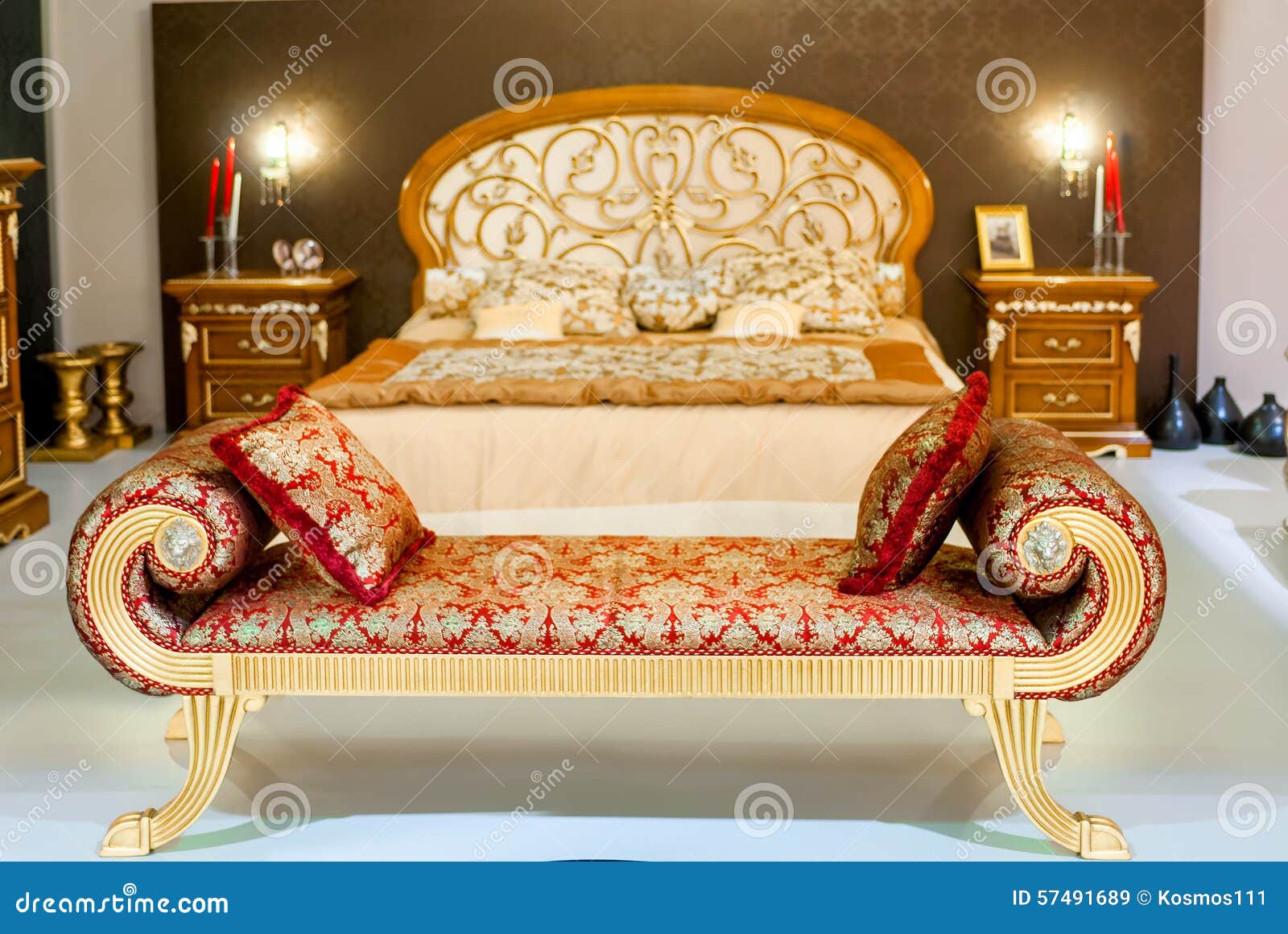 Luxueus meubilair in een slaapkamer stock foto afbeelding: 57491689 Slaapkamers meubilair