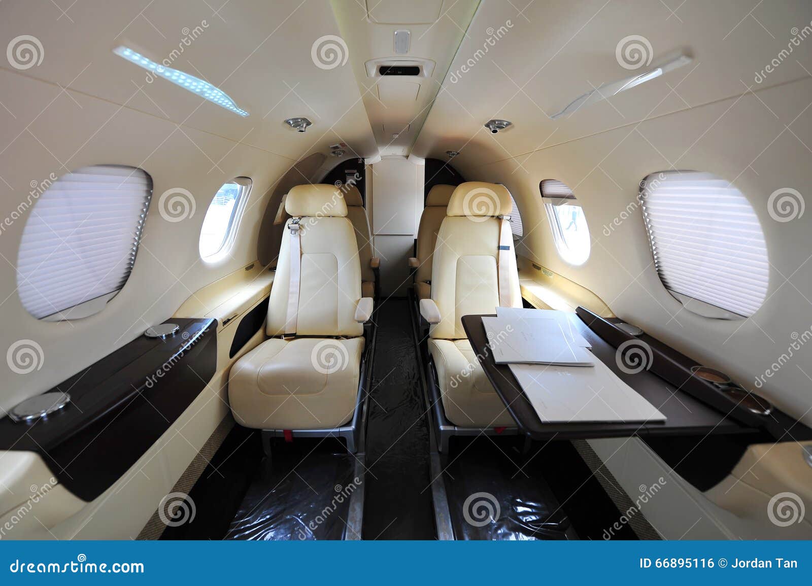 Luxurioser Innenraum Des Geschaftsjets Embraer Phenom 300 In