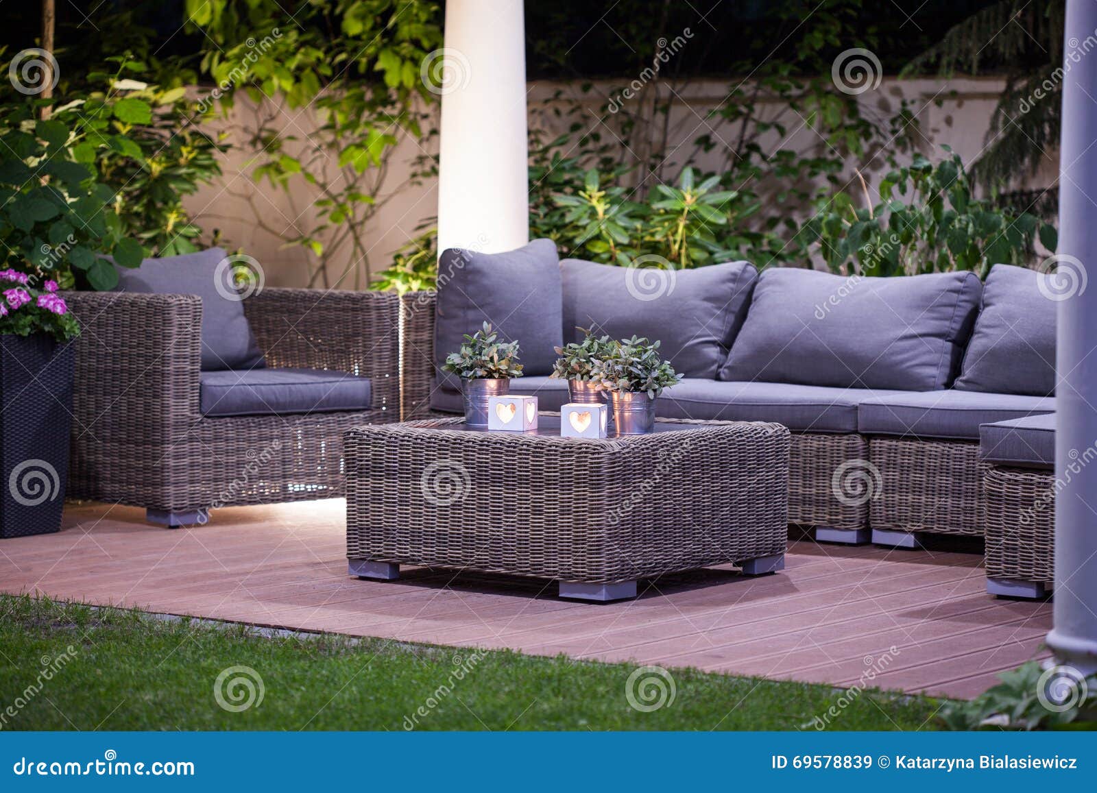 luxurious rattan garden furnitures
