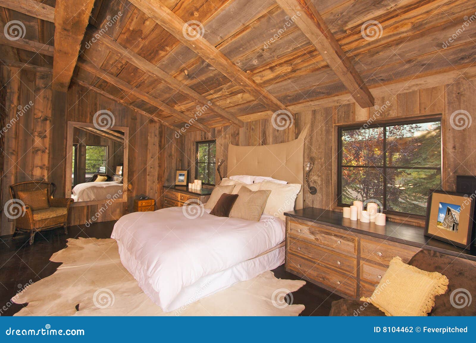 Luxurious Rustic Log Cabin Bedroom Stock Photo - Image of peaceful, brown:  8104462, image size:1600x1153