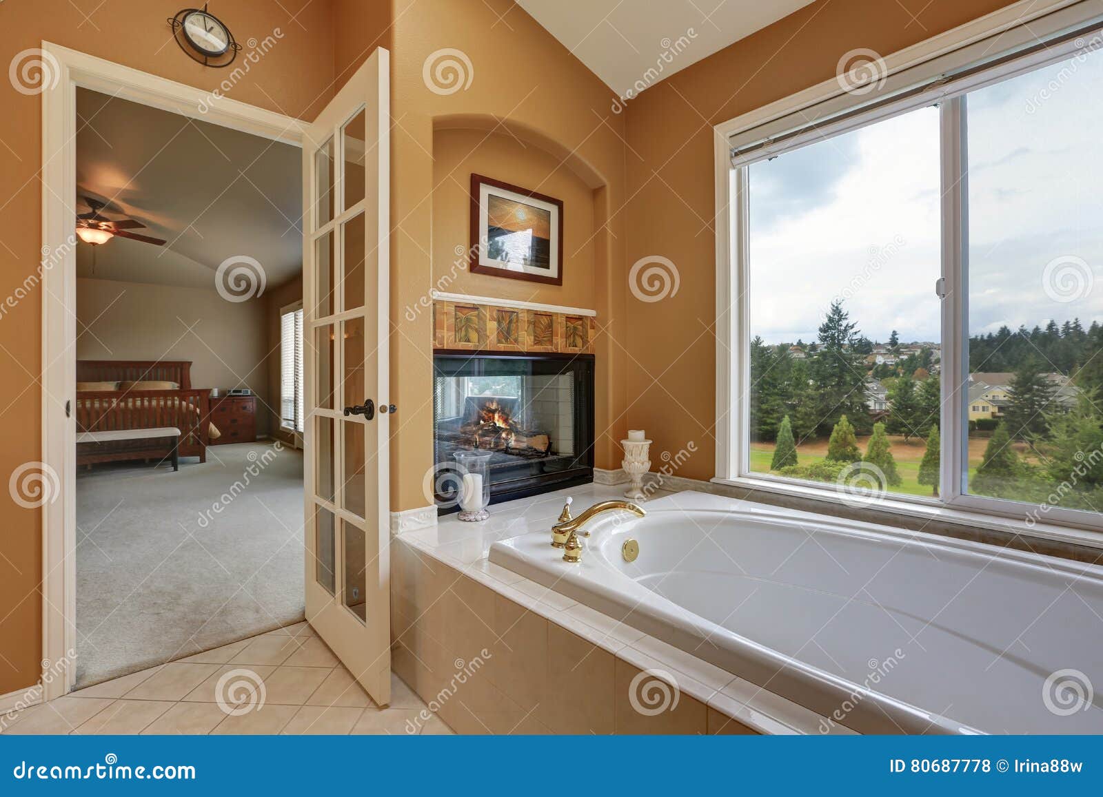 Luxury Bathroom Interior Wall Mounted Fireplace With Bath Tub