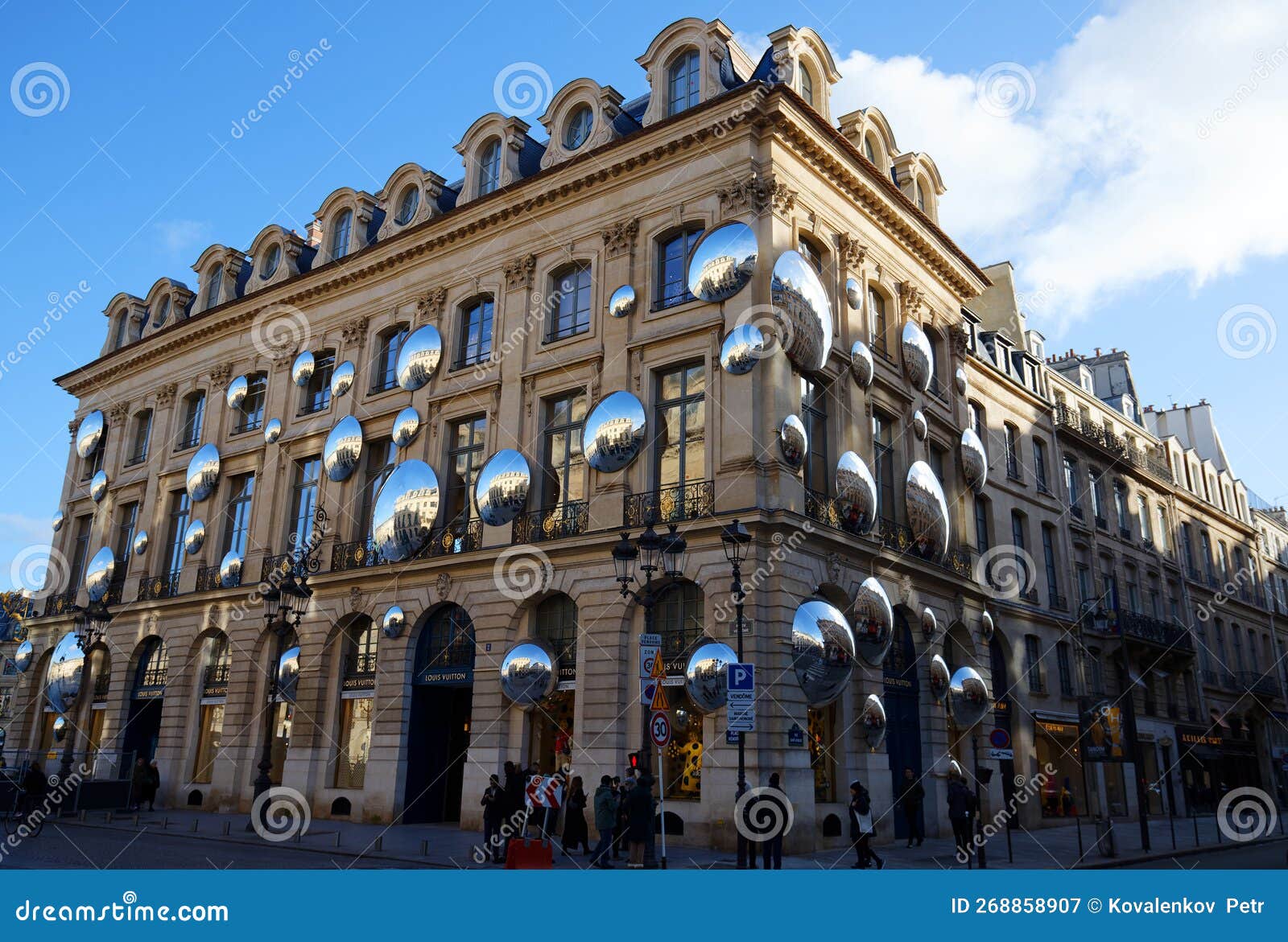 Luxury Boutique of Louis Vuitton at Place Vendome in Paris, France. View of  Wonderful Showcase Editorial Photography - Image of modern, house: 268858907