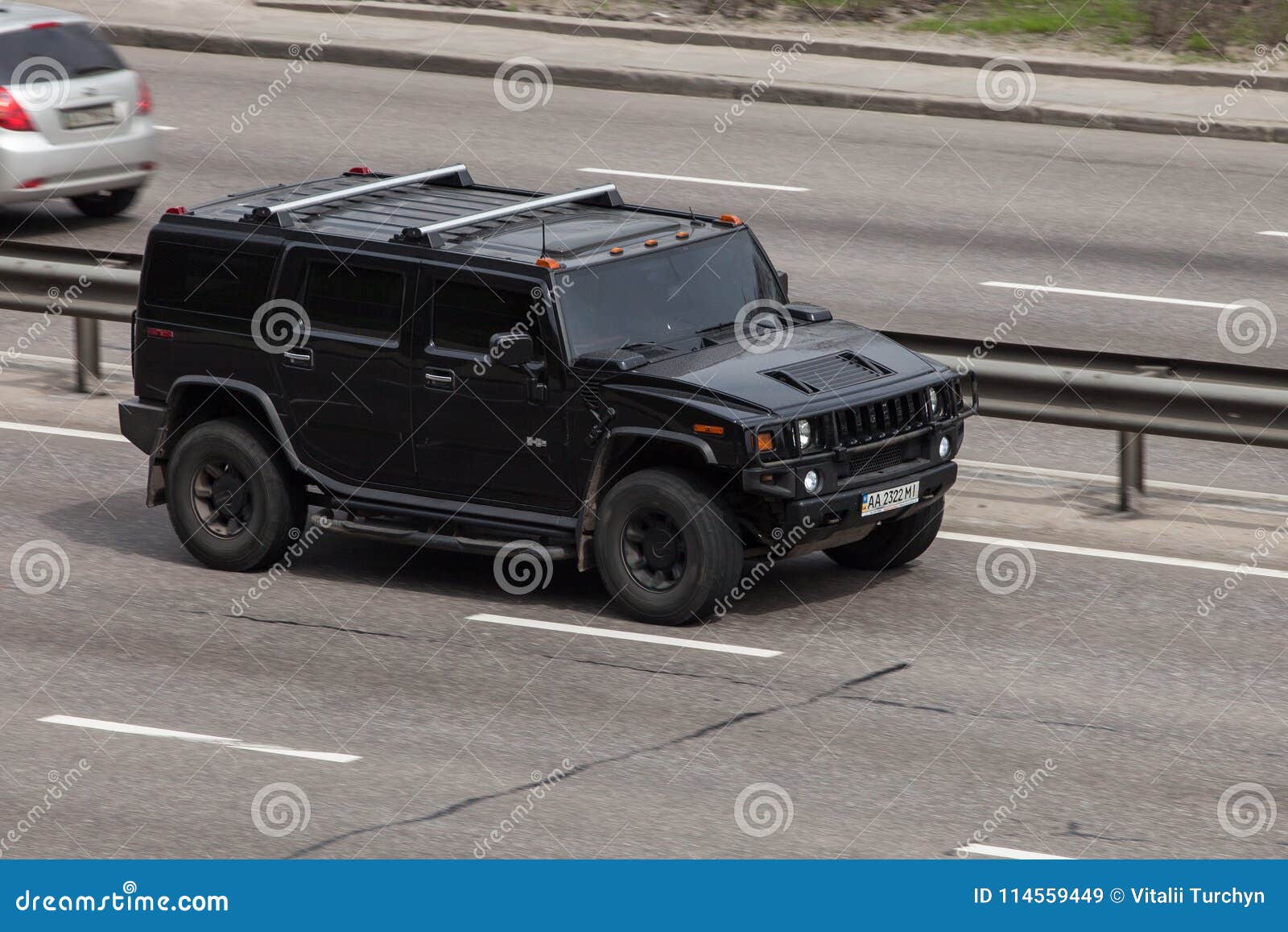 Ondartet strubehoved Tante Luxury Car Black Hammer Speeding on Empty Highway Editorial Stock Image -  Image of automobile, grill: 114559449