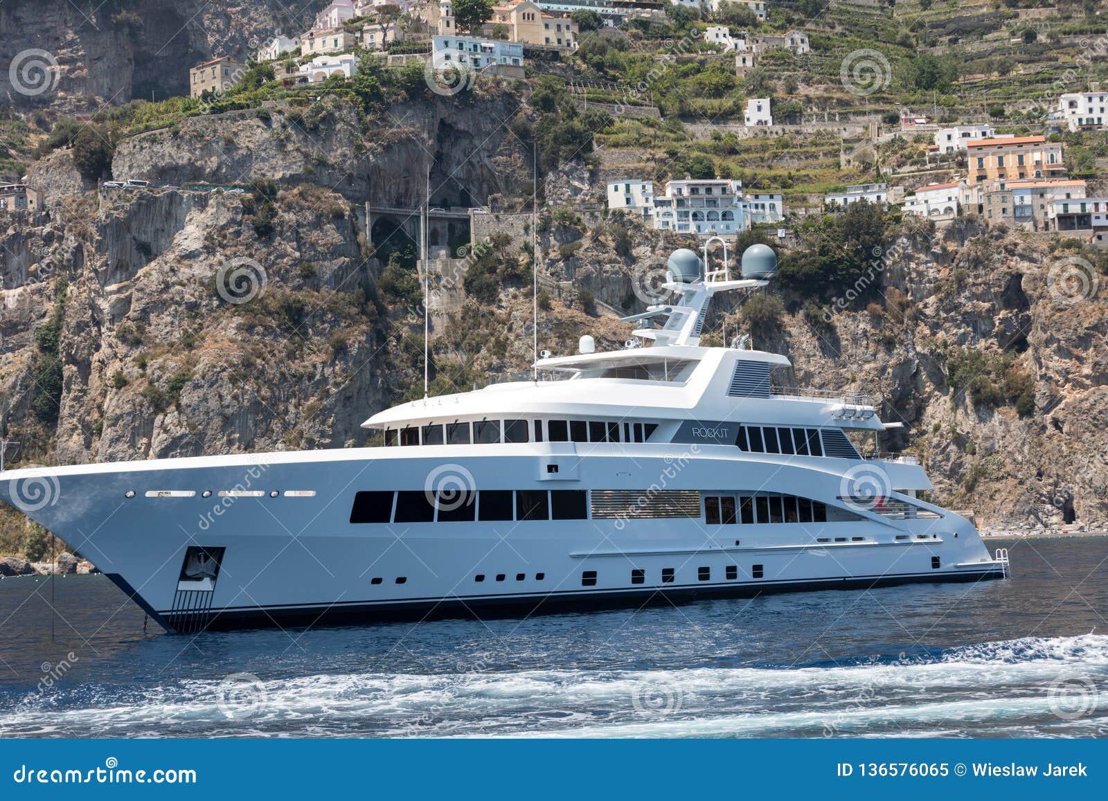 luxury yachts amalfi coast