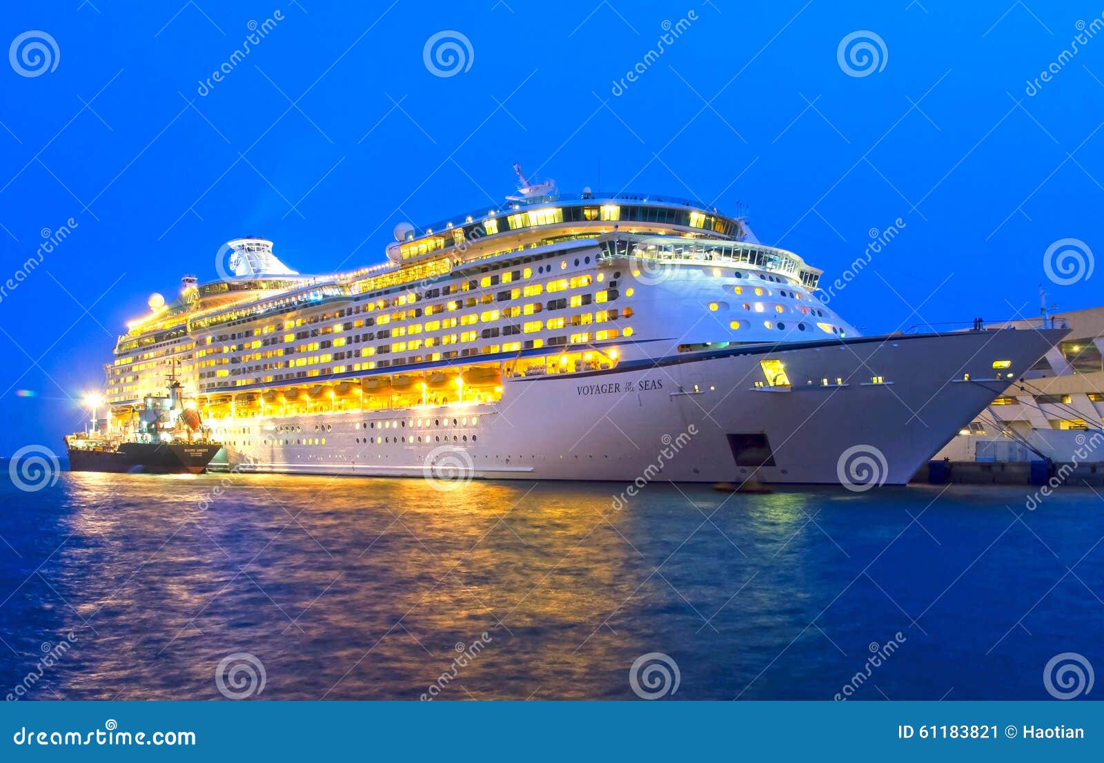 Starboard cruise hi-res stock photography and images - Alamy