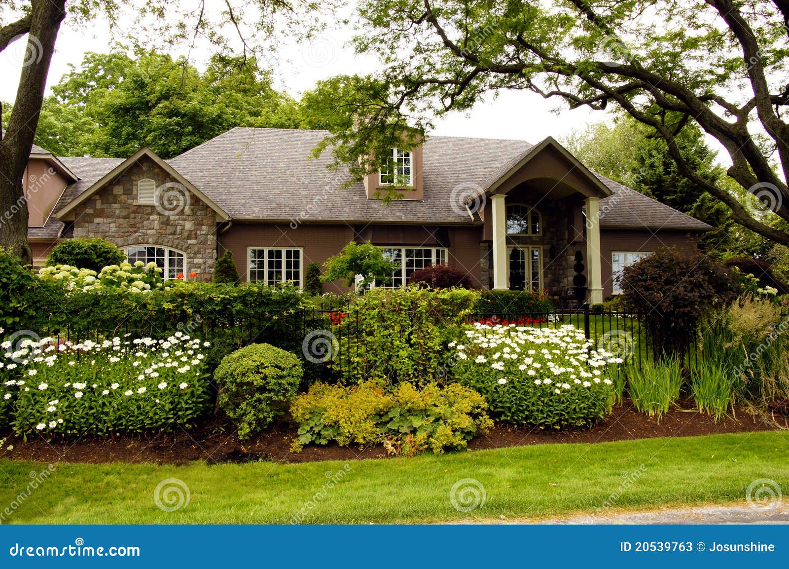 Luxury Garden Home stock image. Image of summer, house 20539763
