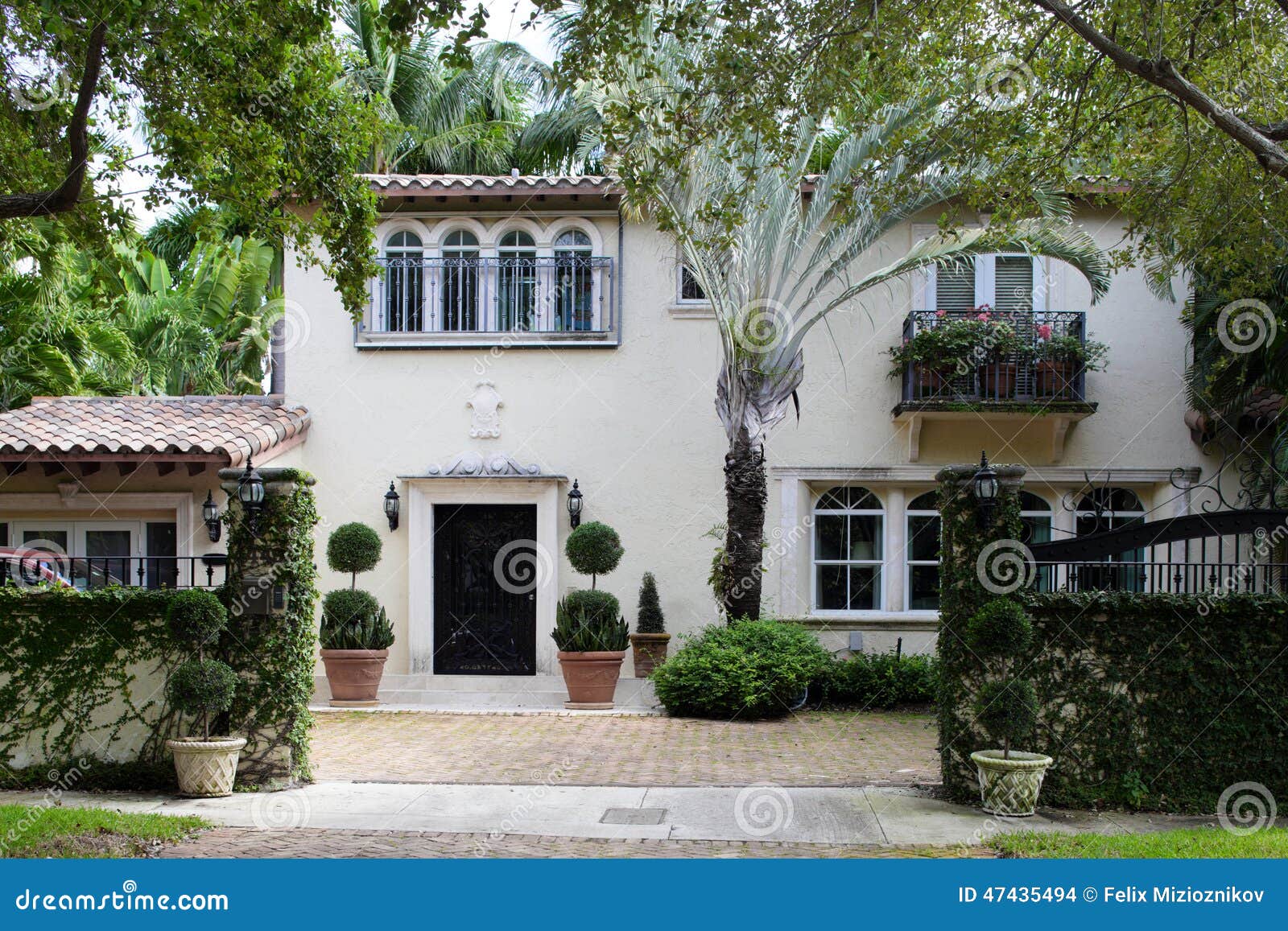 Luxury Gated House with Open Gate Stock Photo - Image of home, gated