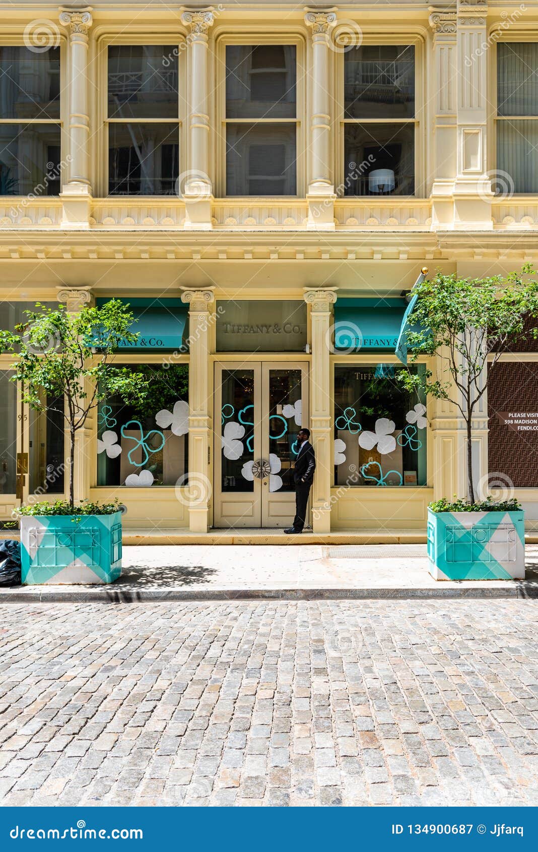 Luxury Jewelry Storefront In Soho In New York Editorial Photography - Image of facade, exterior ...