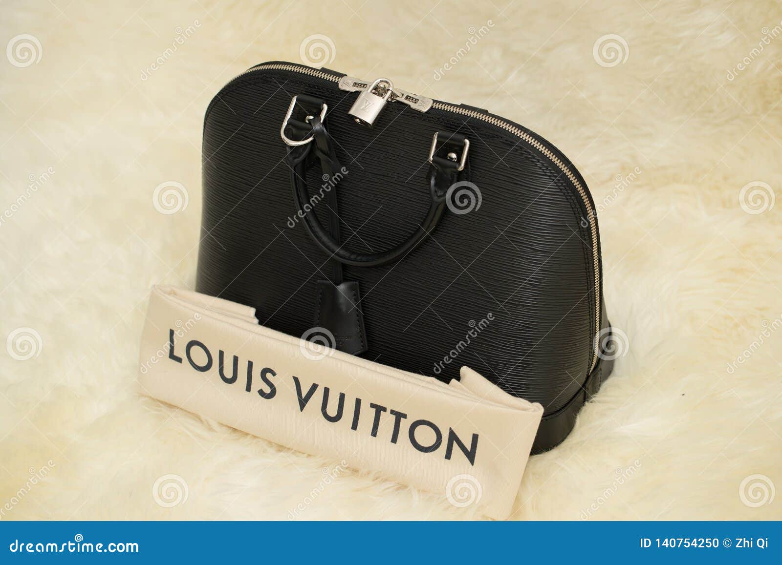 Which handbags are better: Louis Vuitton or Gucci? - Quora
