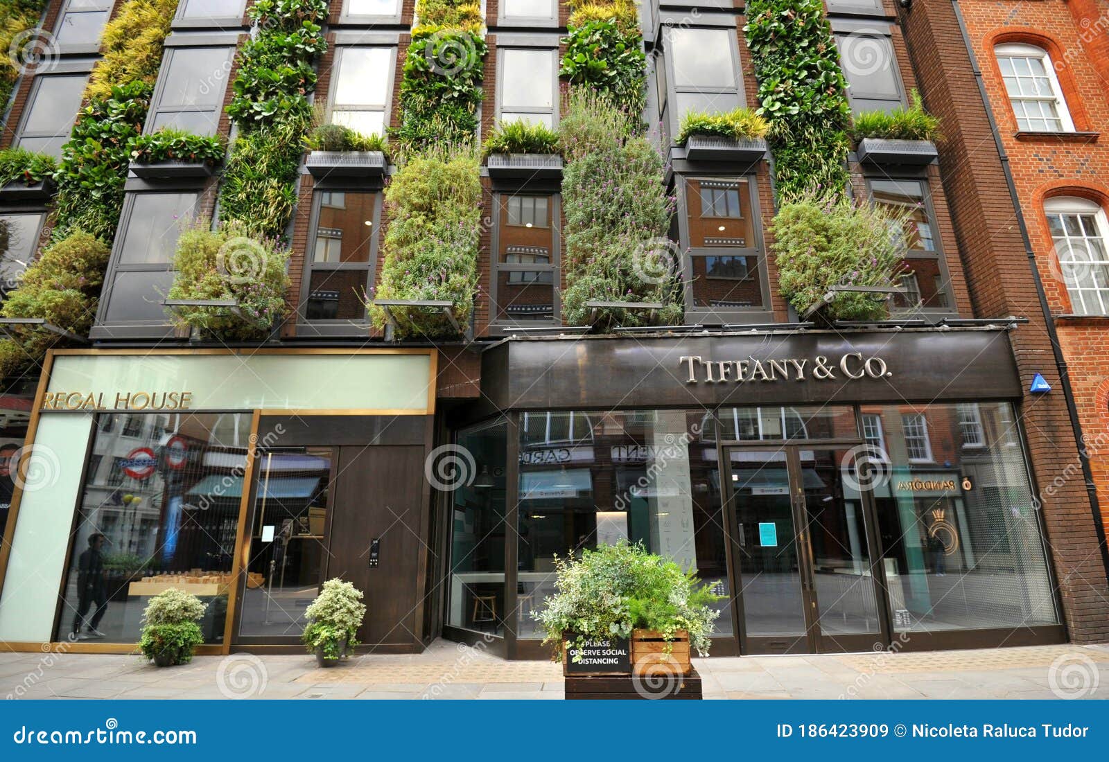 shops like tiffany and co