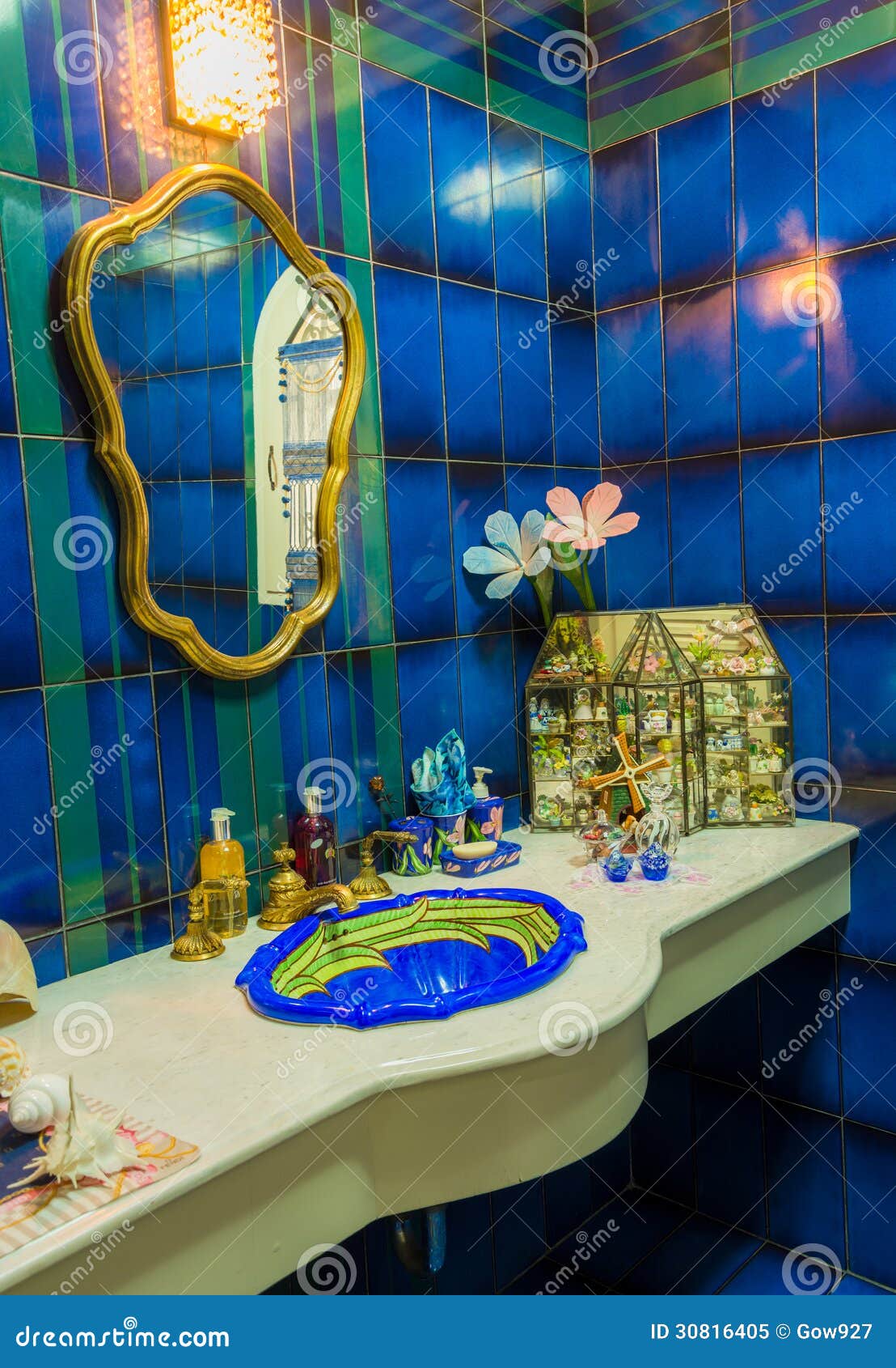 luxury toilet, decorate in marine style